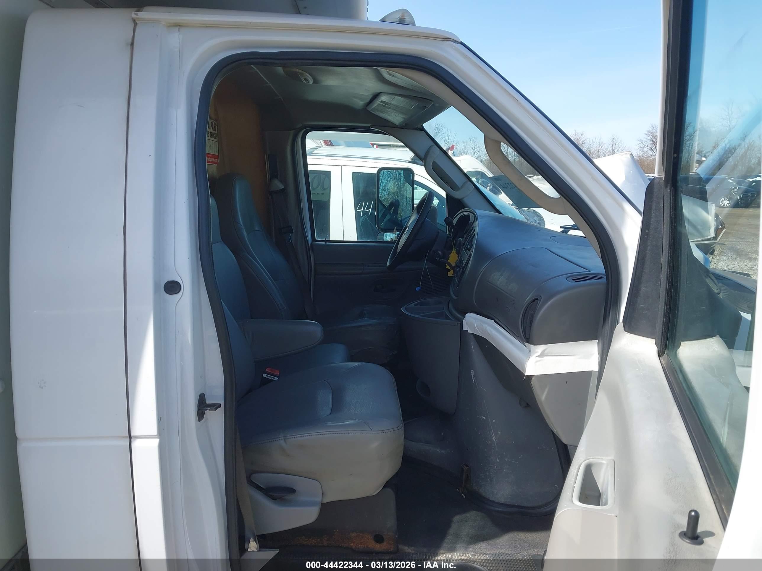 FORD E-450 image 8