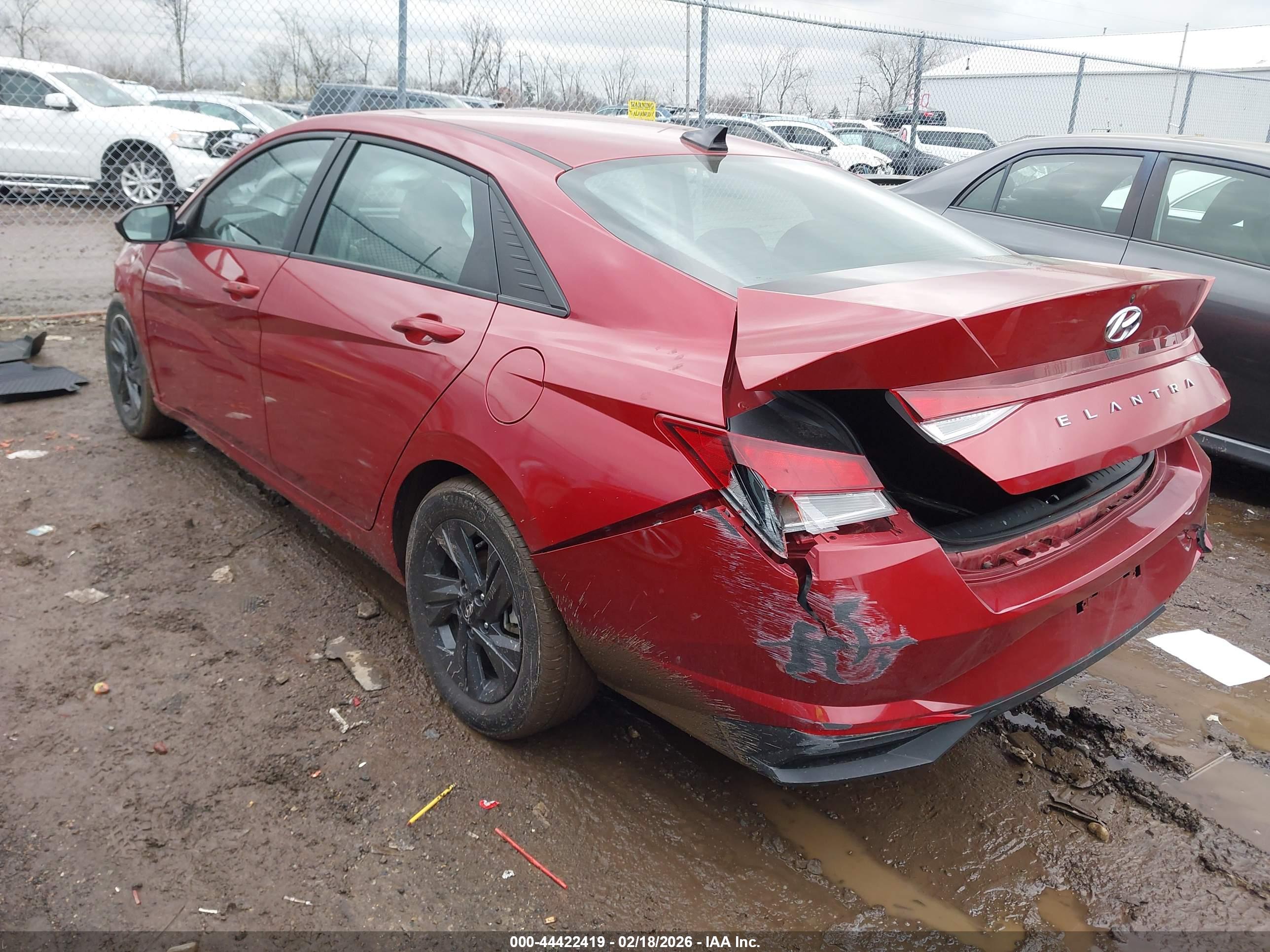 HYUNDAI ELANTRA image 3