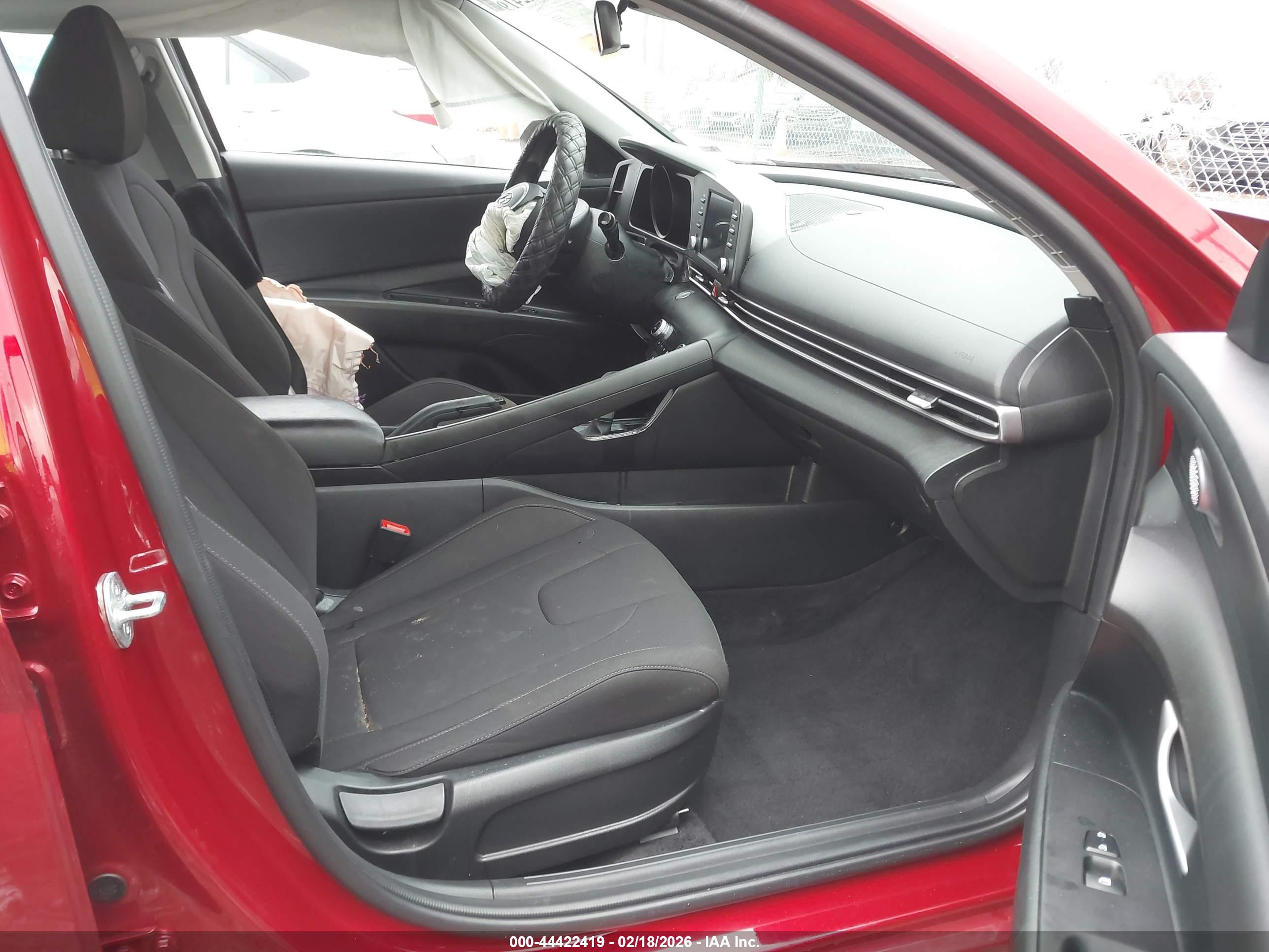 HYUNDAI ELANTRA image 5