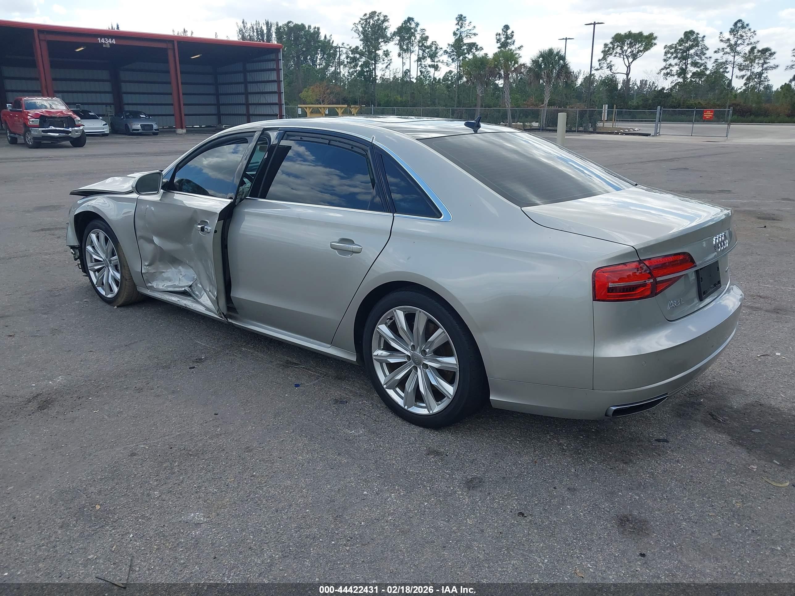 AUDI A8 image 3