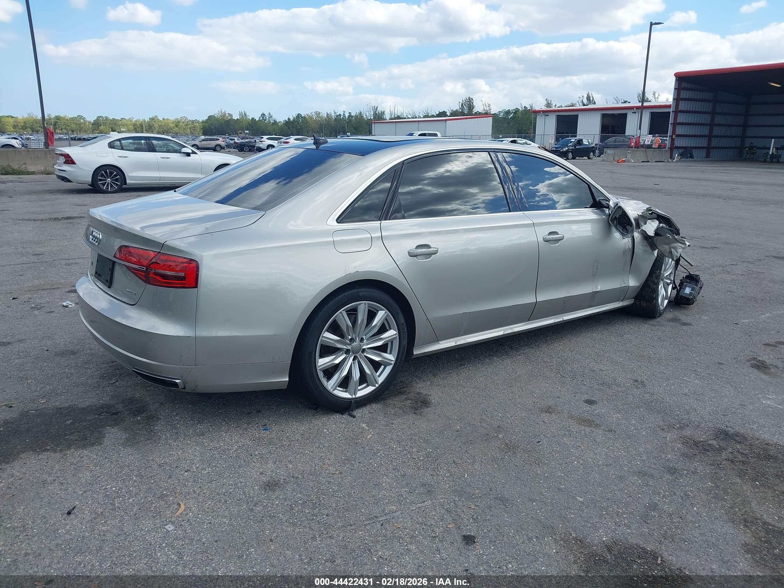 AUDI A8 image 4