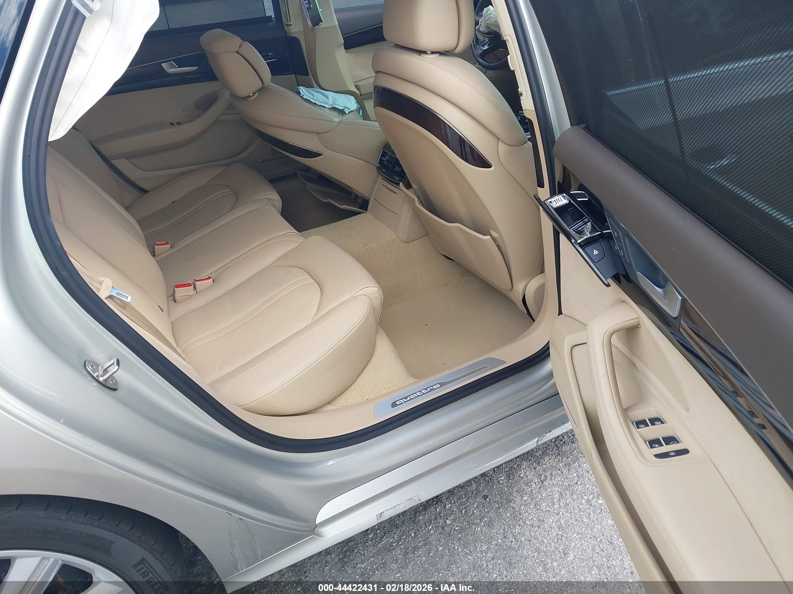 AUDI A8 image 8