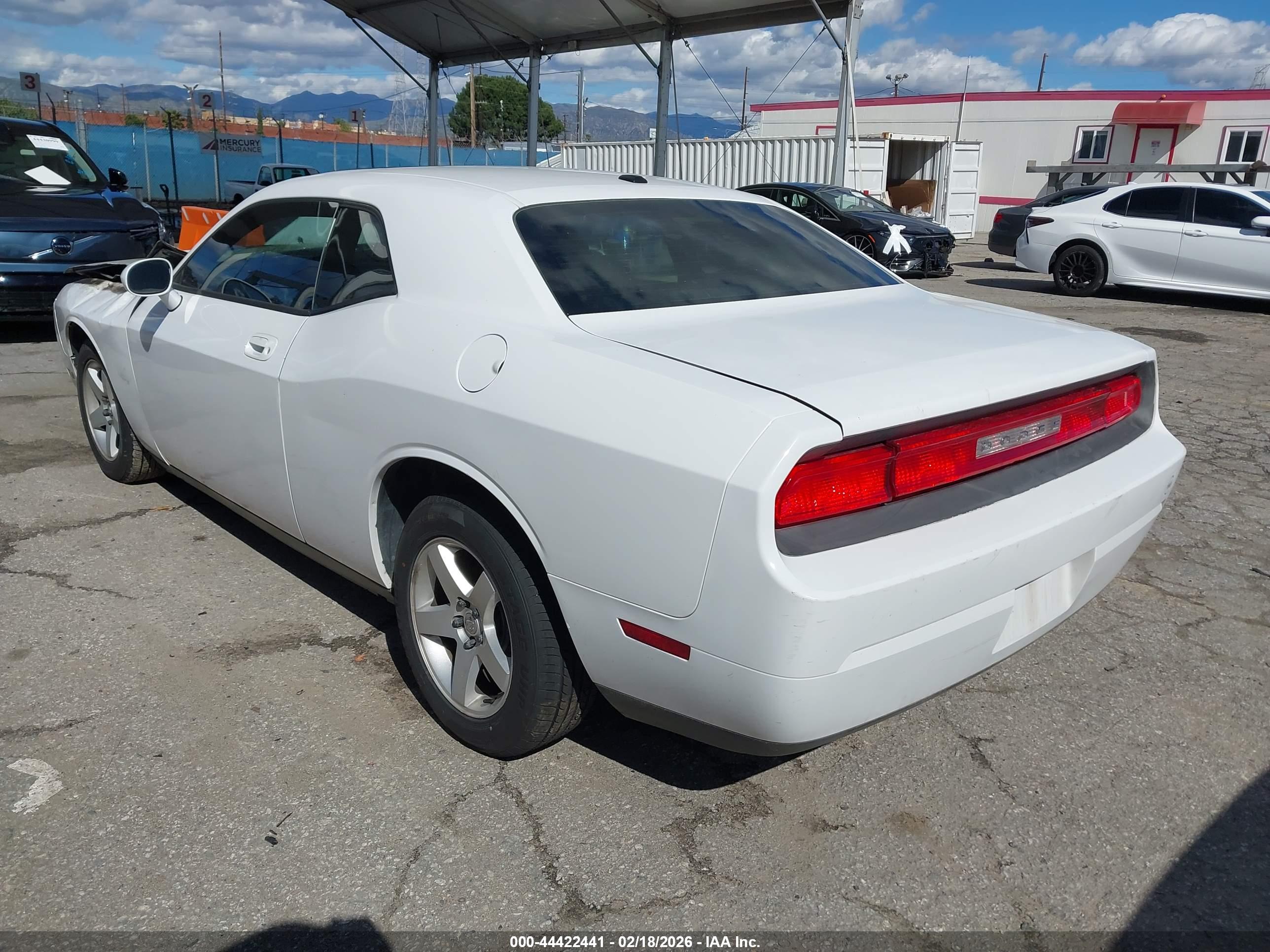 DODGE CHALLENGER image 3