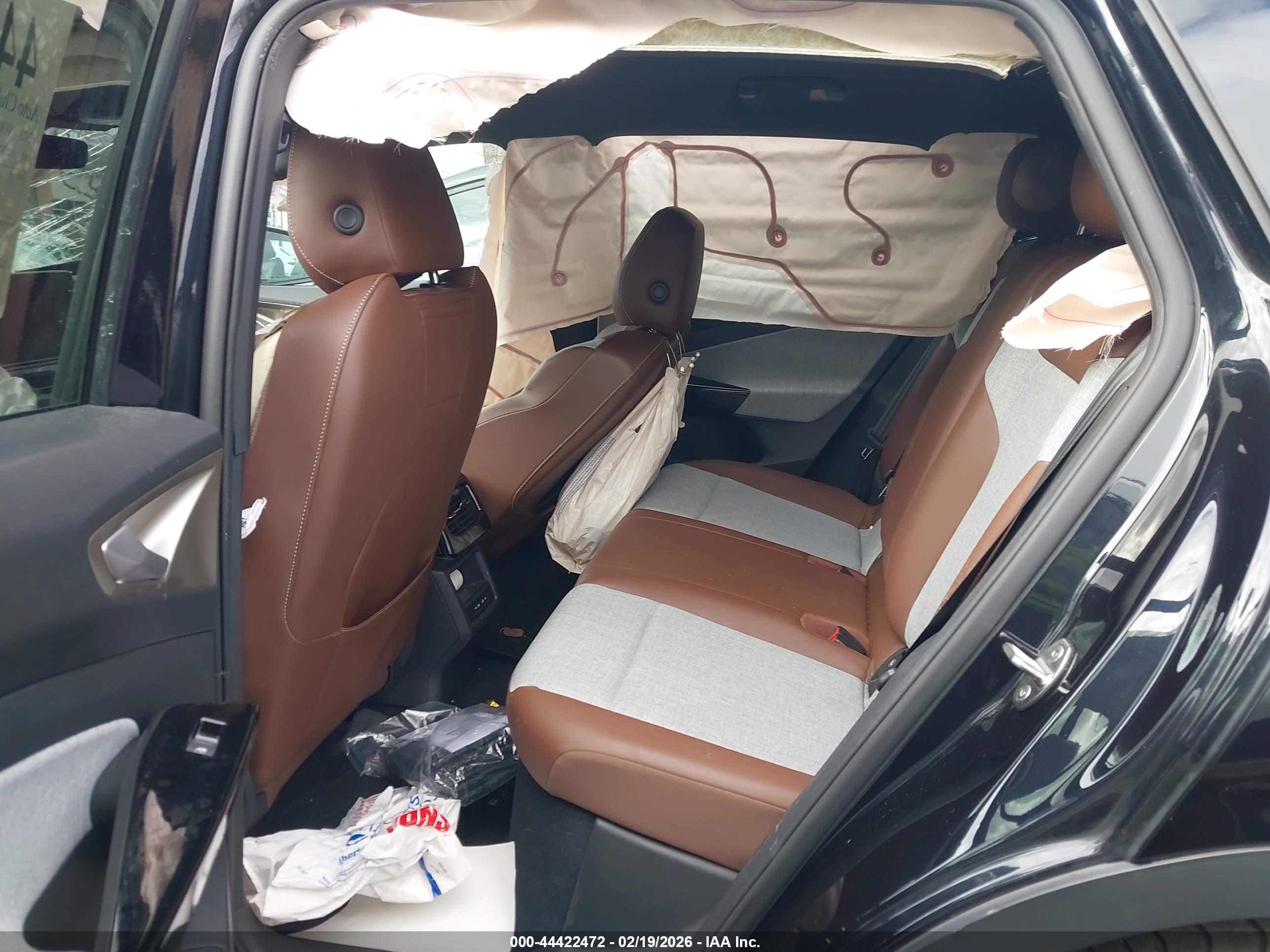 VOLKSWAGEN ID.4 image 8