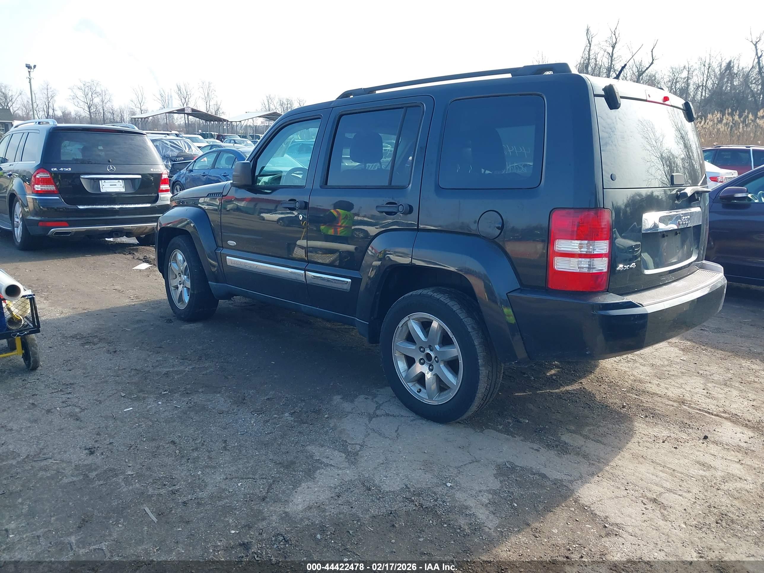 JEEP LIBERTY image 3