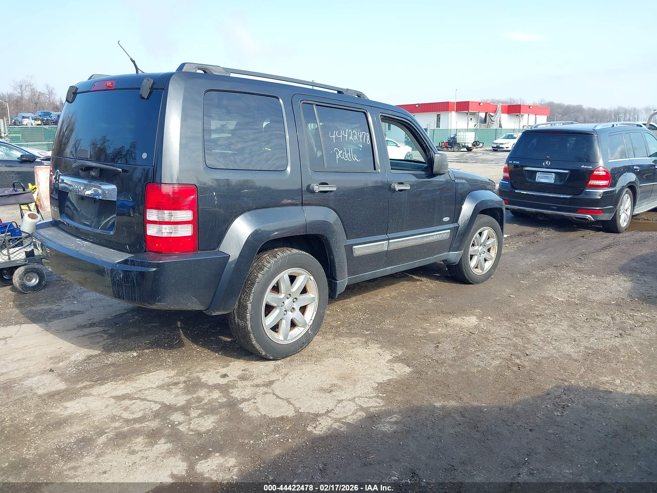 JEEP LIBERTY image 4
