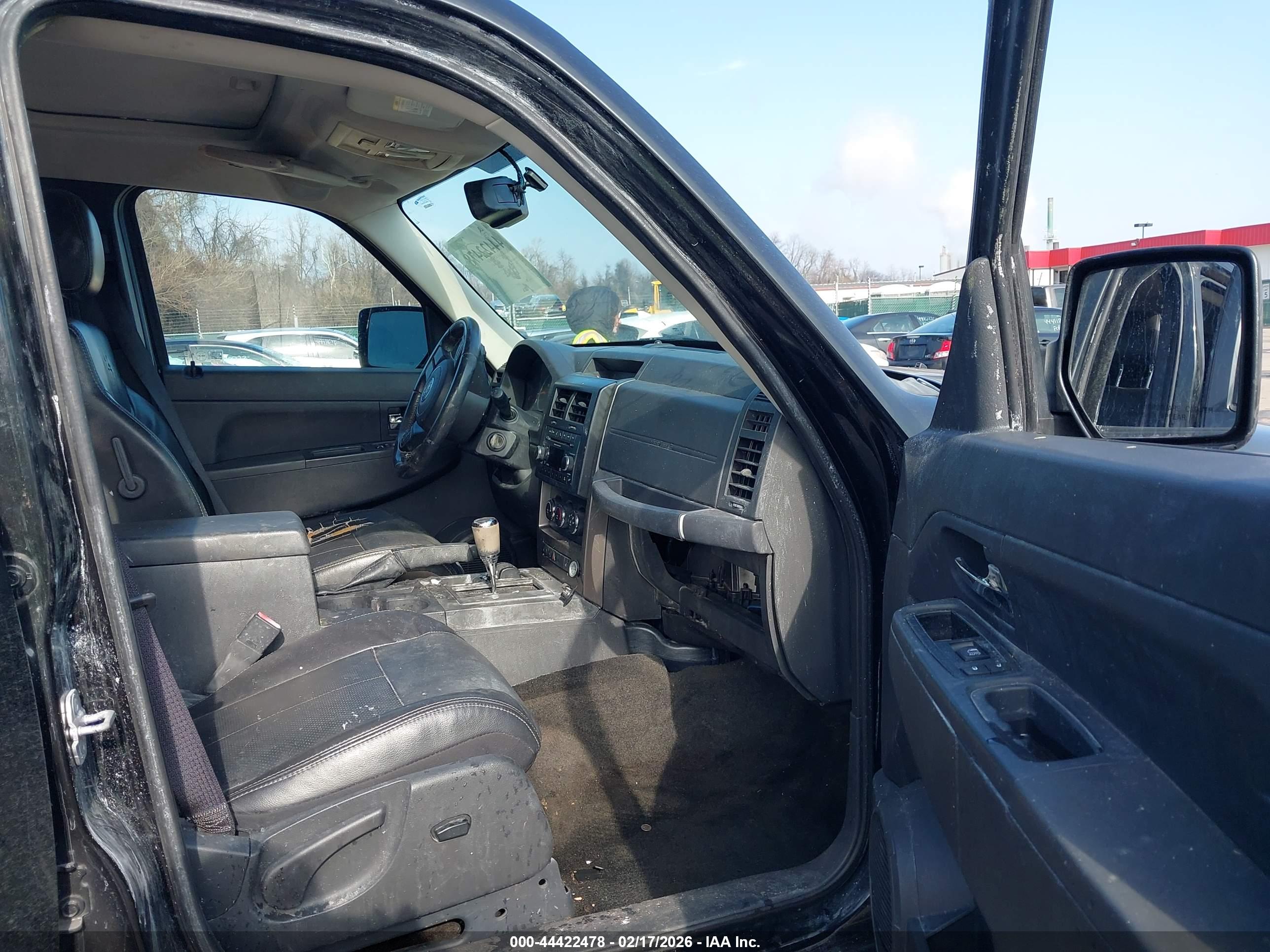 JEEP LIBERTY image 5