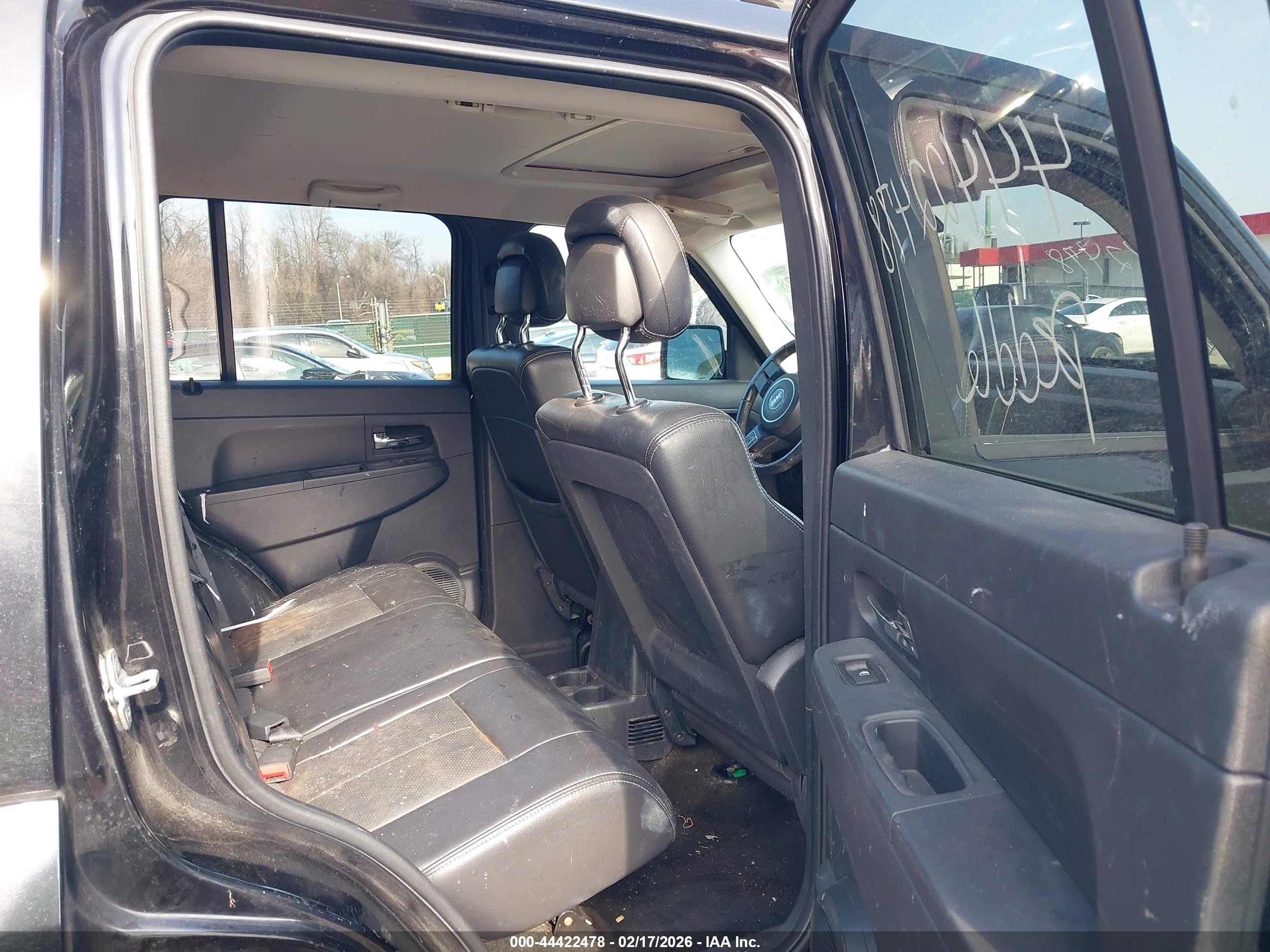JEEP LIBERTY image 8