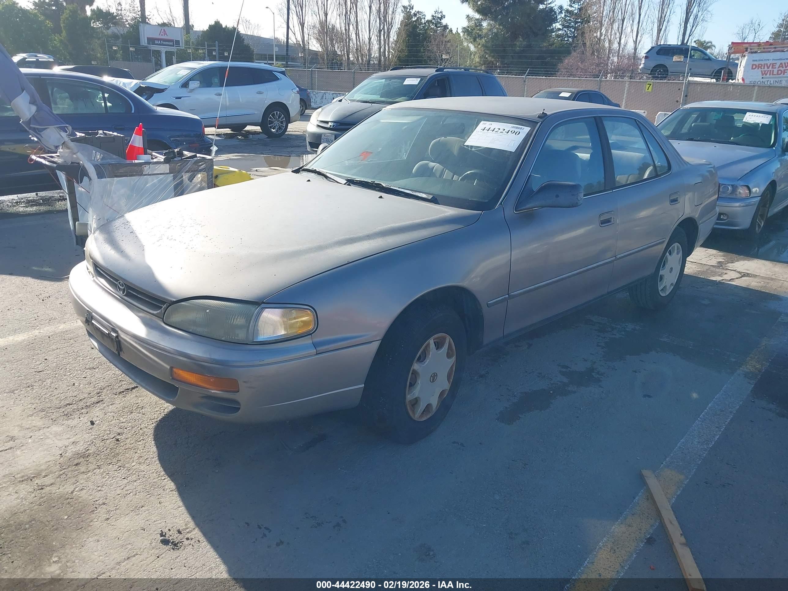 TOYOTA CAMRY image 2