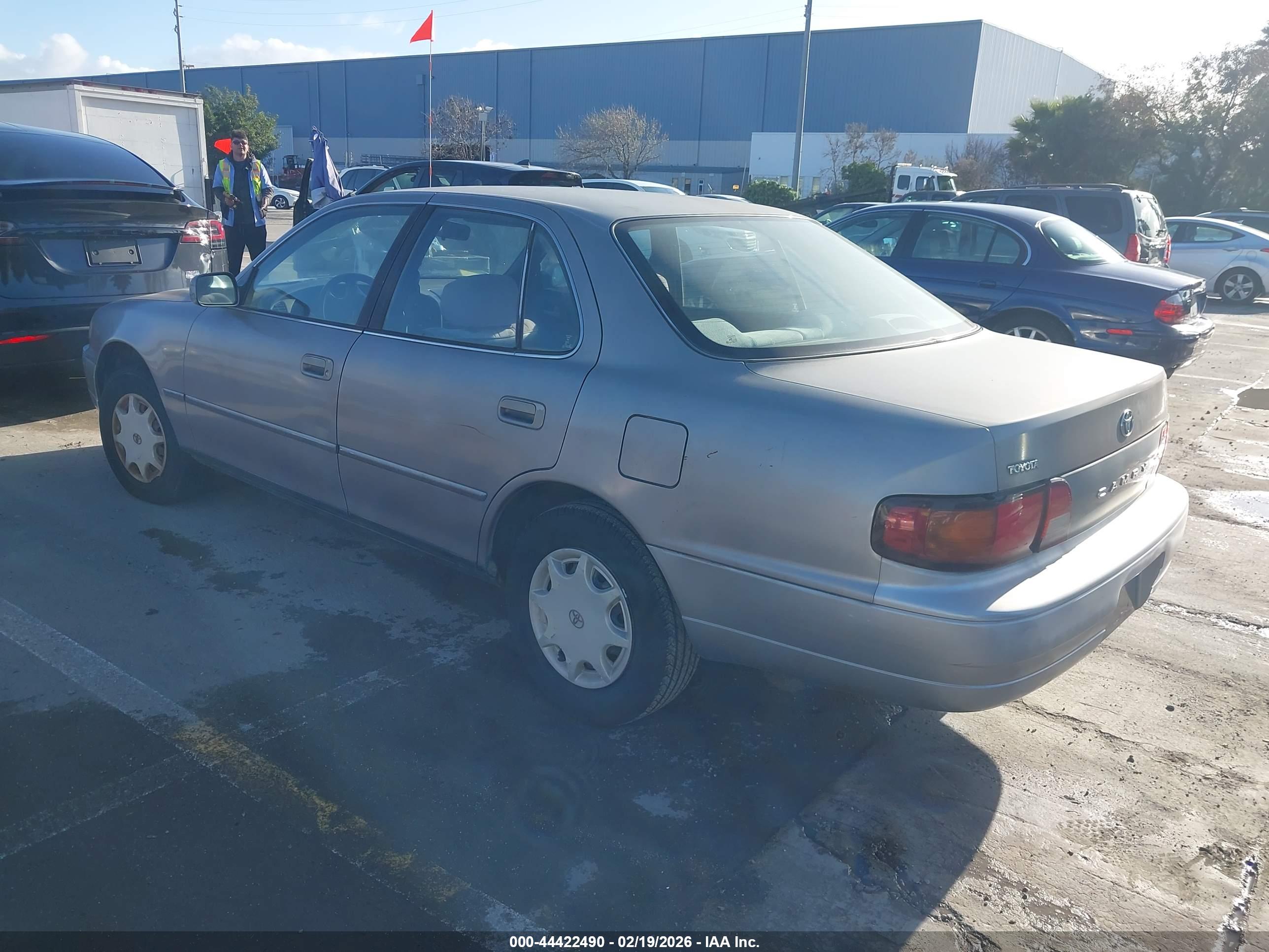 TOYOTA CAMRY image 3
