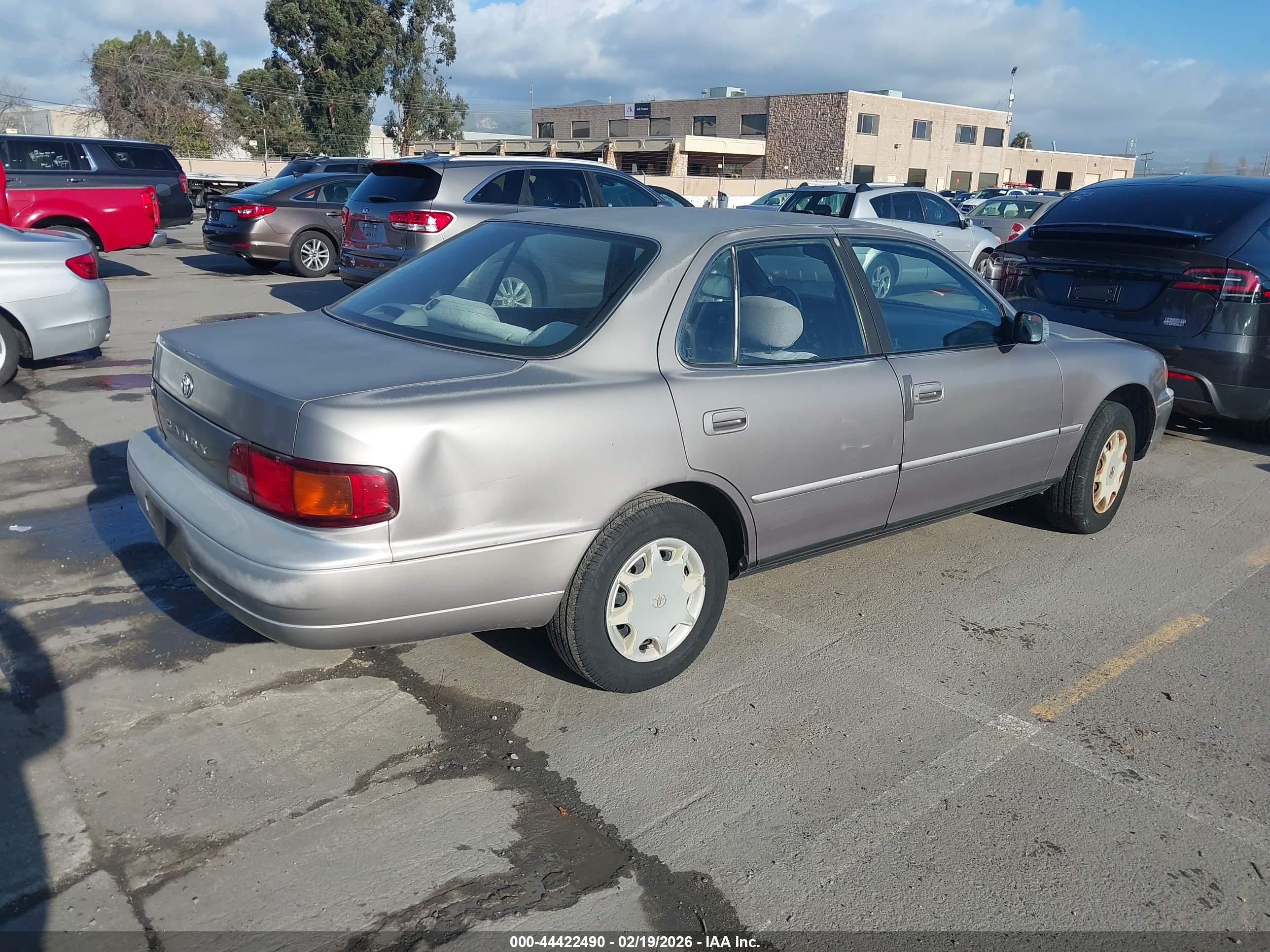 TOYOTA CAMRY image 4