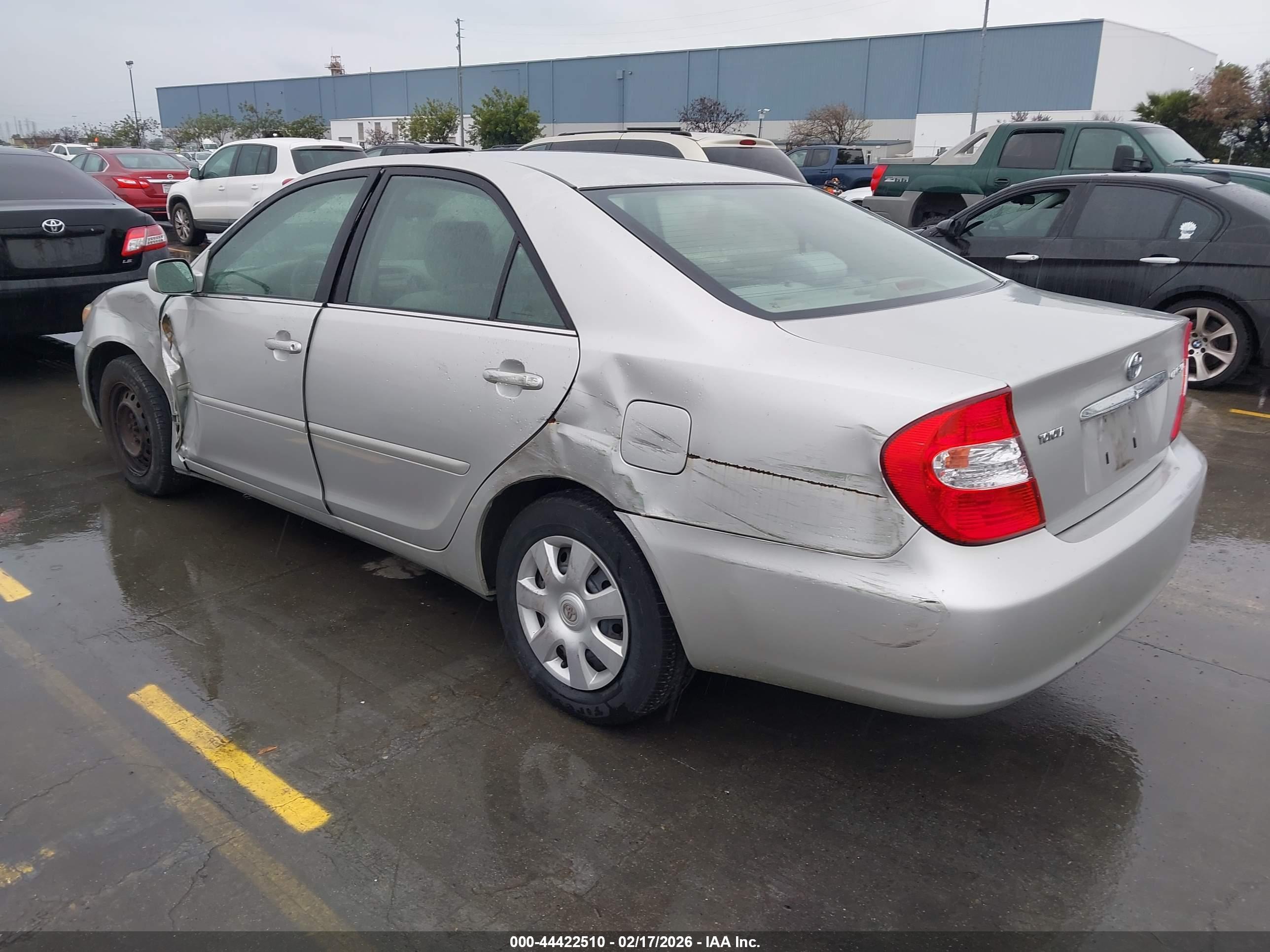 TOYOTA CAMRY image 3
