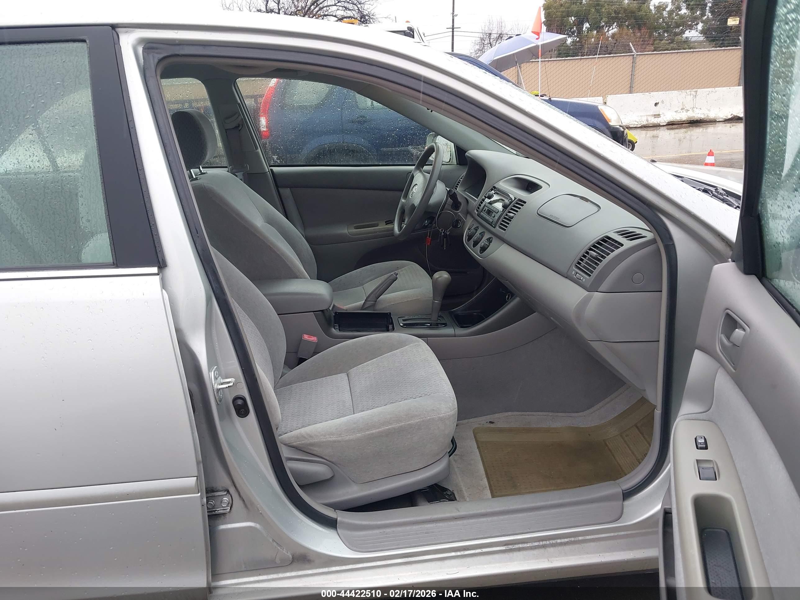 TOYOTA CAMRY image 5