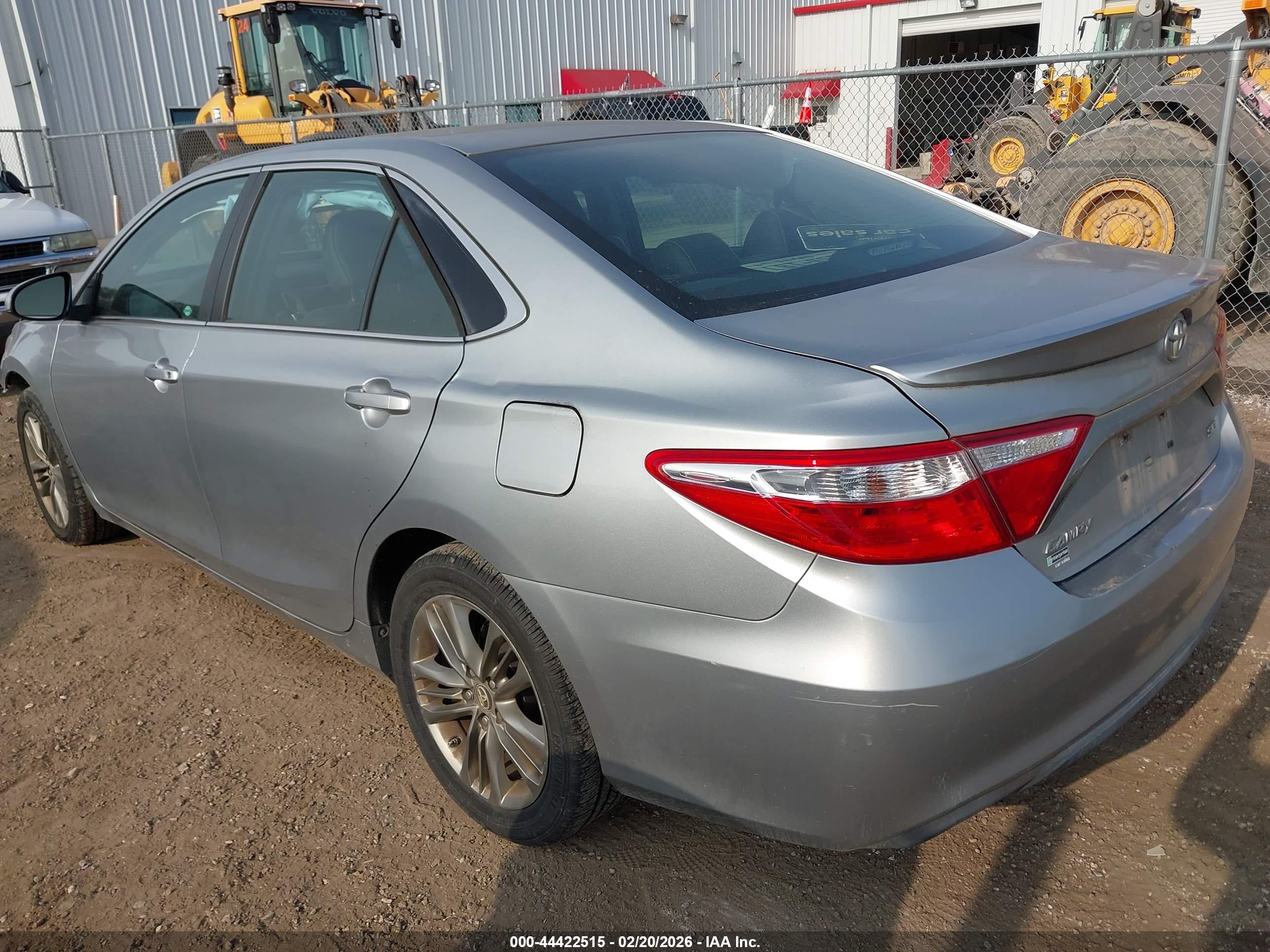 TOYOTA CAMRY image 3