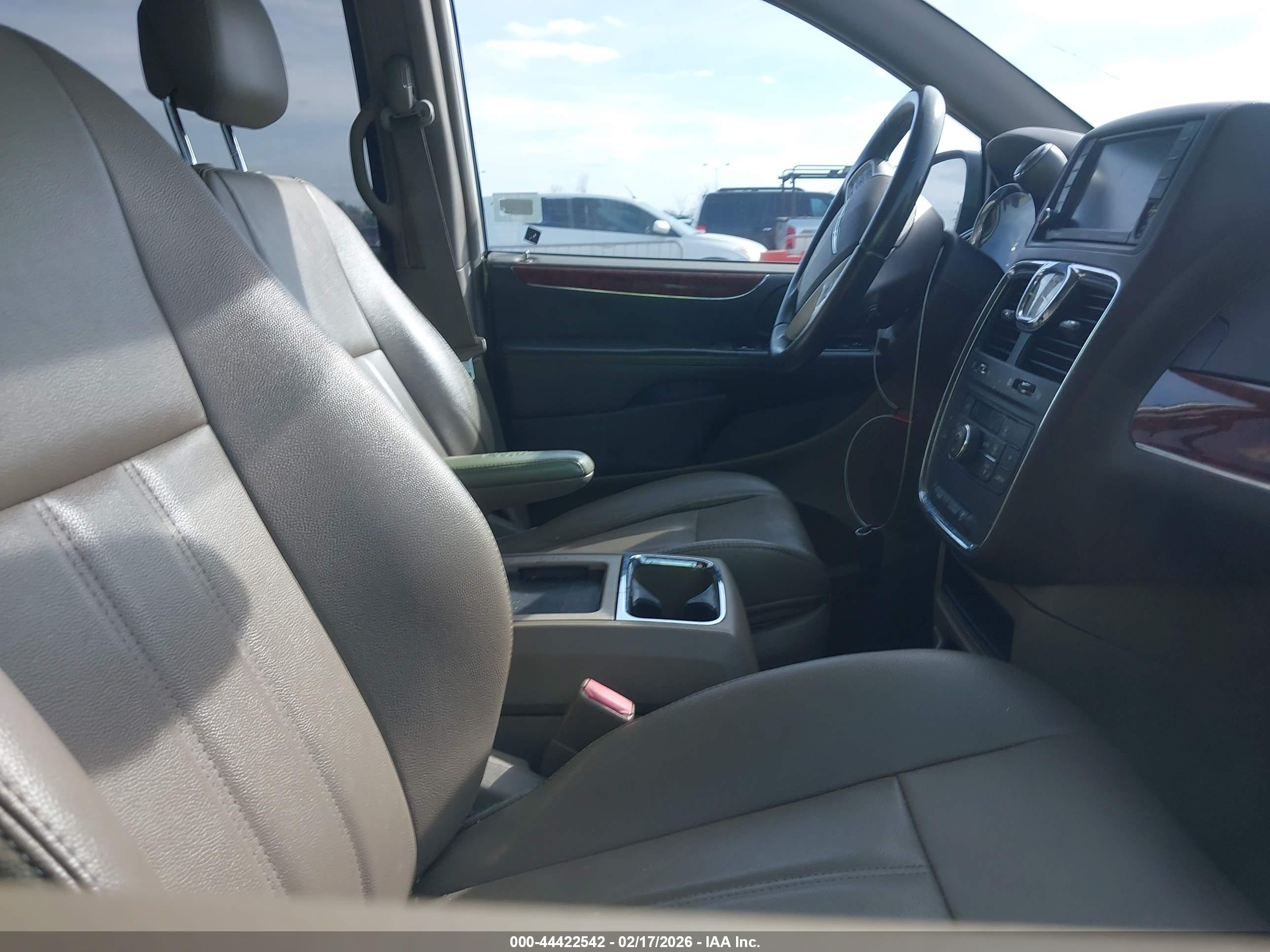 CHRYSLER TOWN image 5