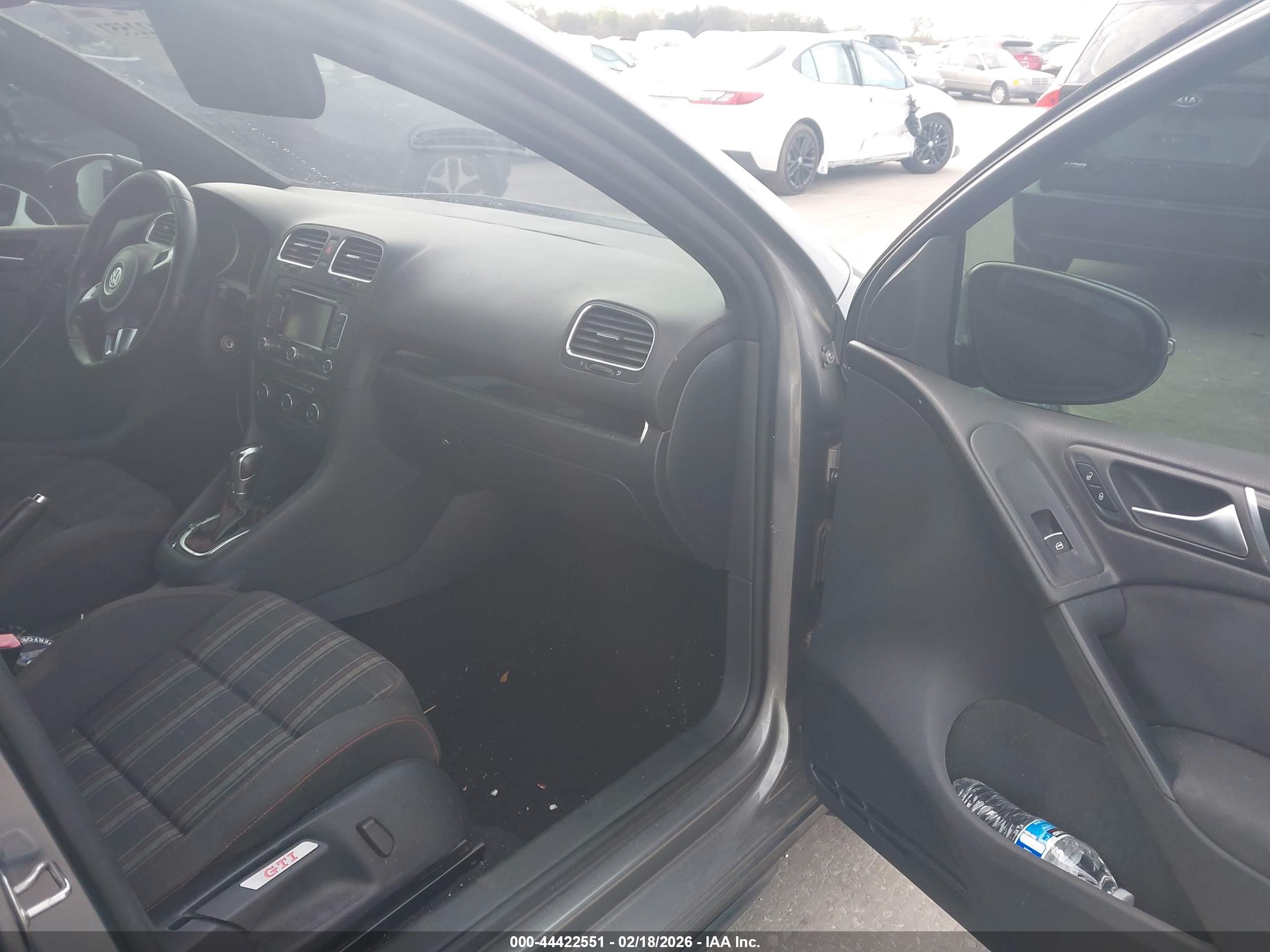 VOLKSWAGEN GTI image 5