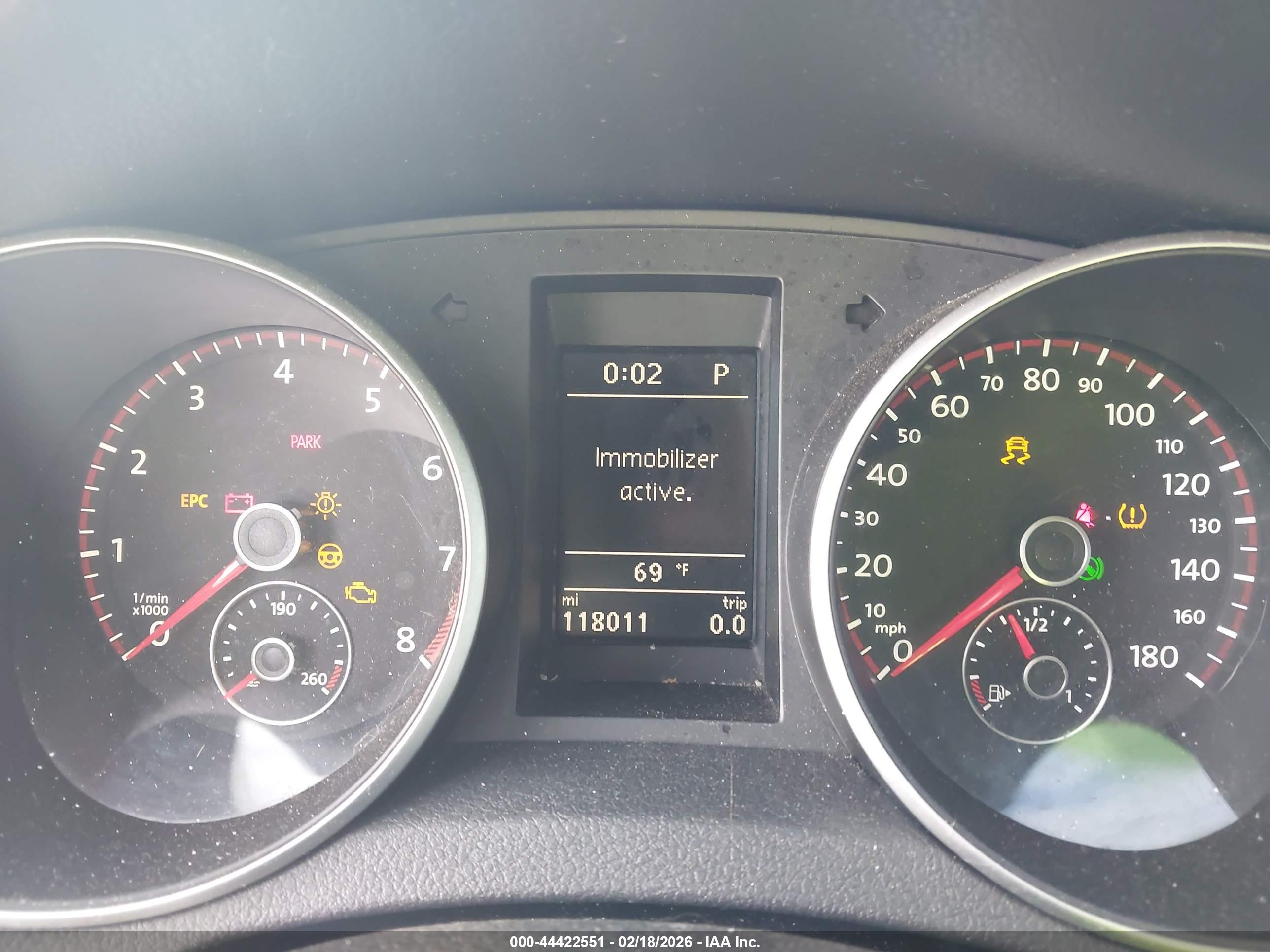 VOLKSWAGEN GTI image 7