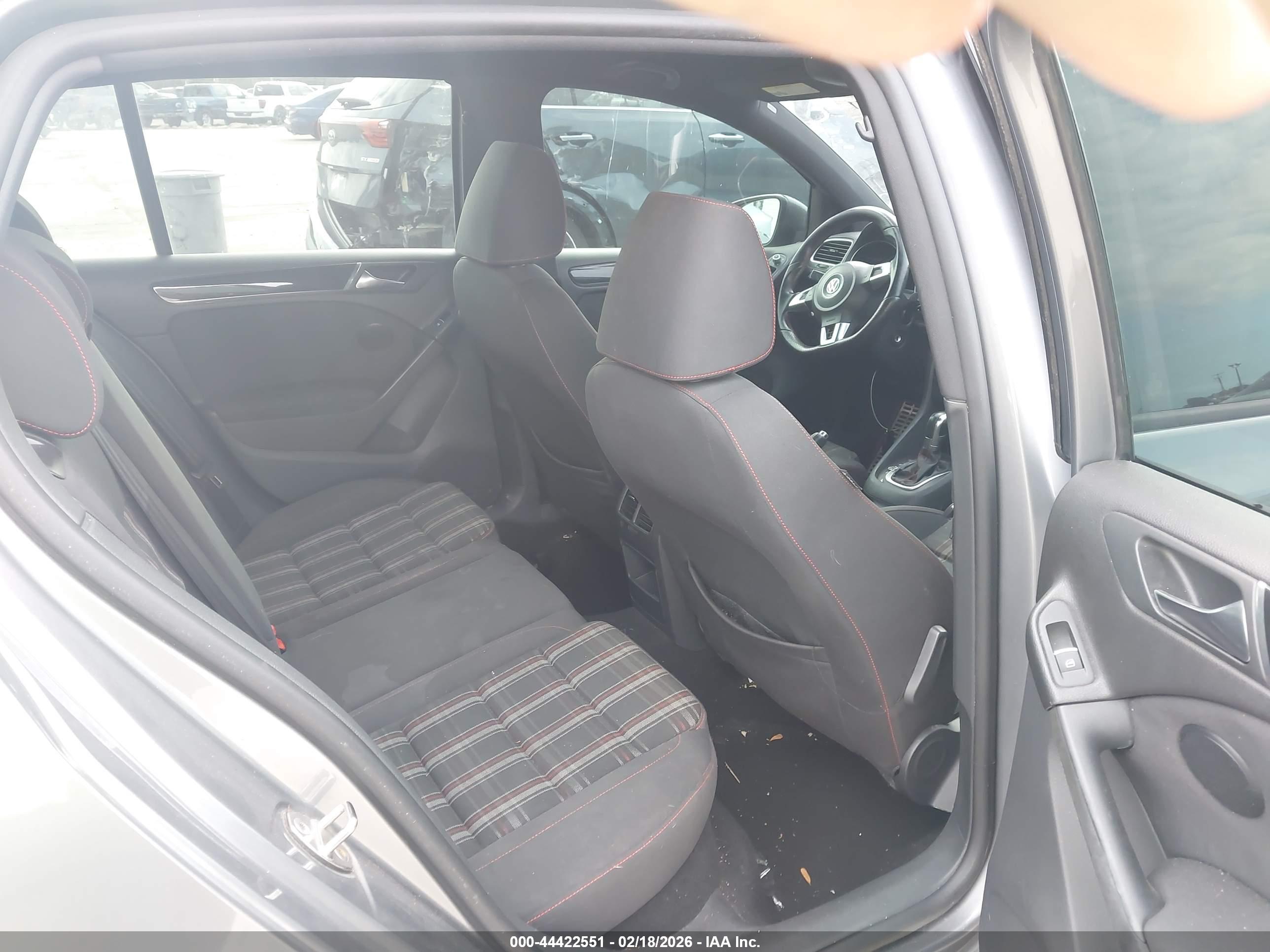 VOLKSWAGEN GTI image 8