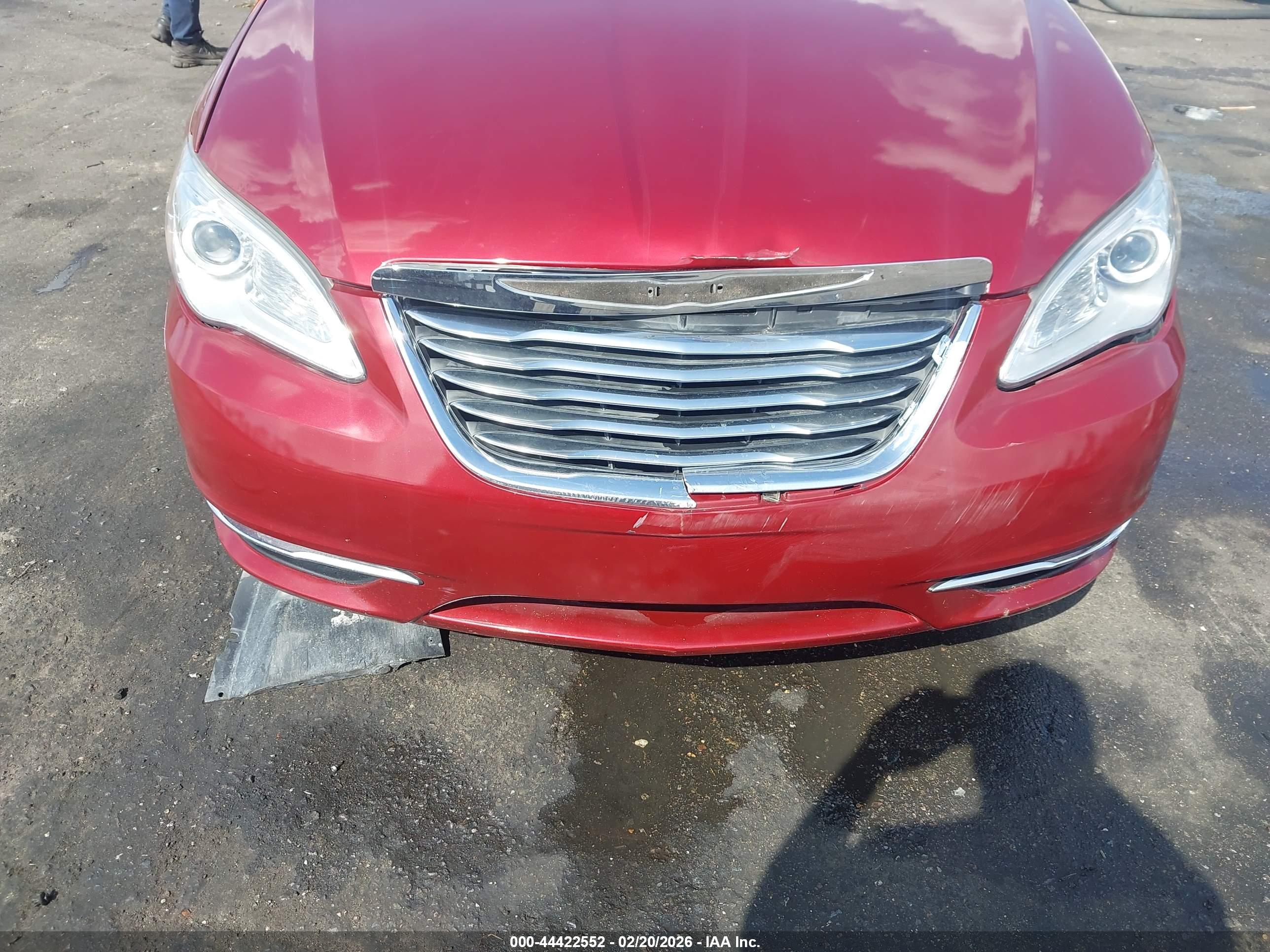 CHRYSLER 200 image 6