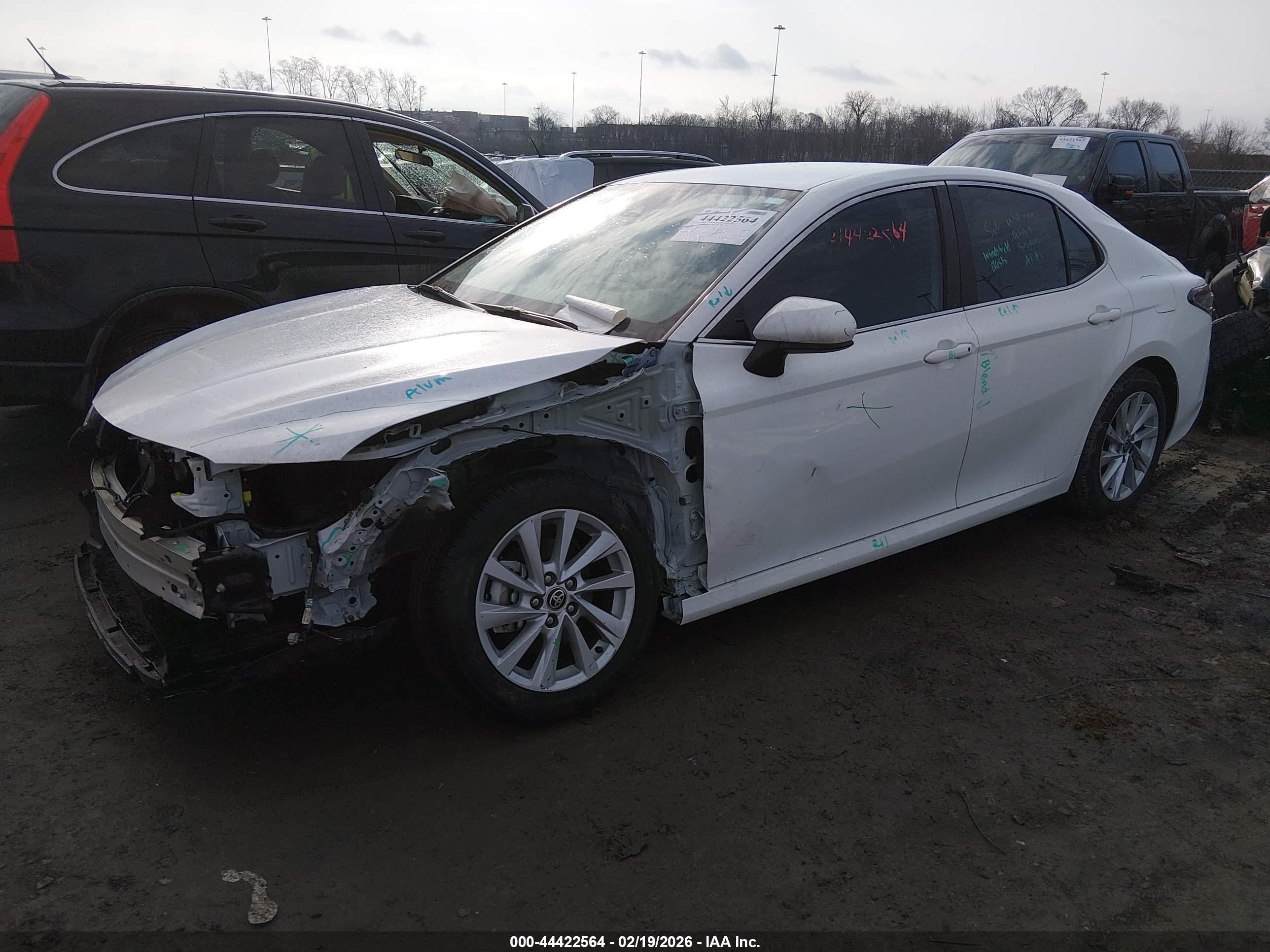 TOYOTA CAMRY image 2