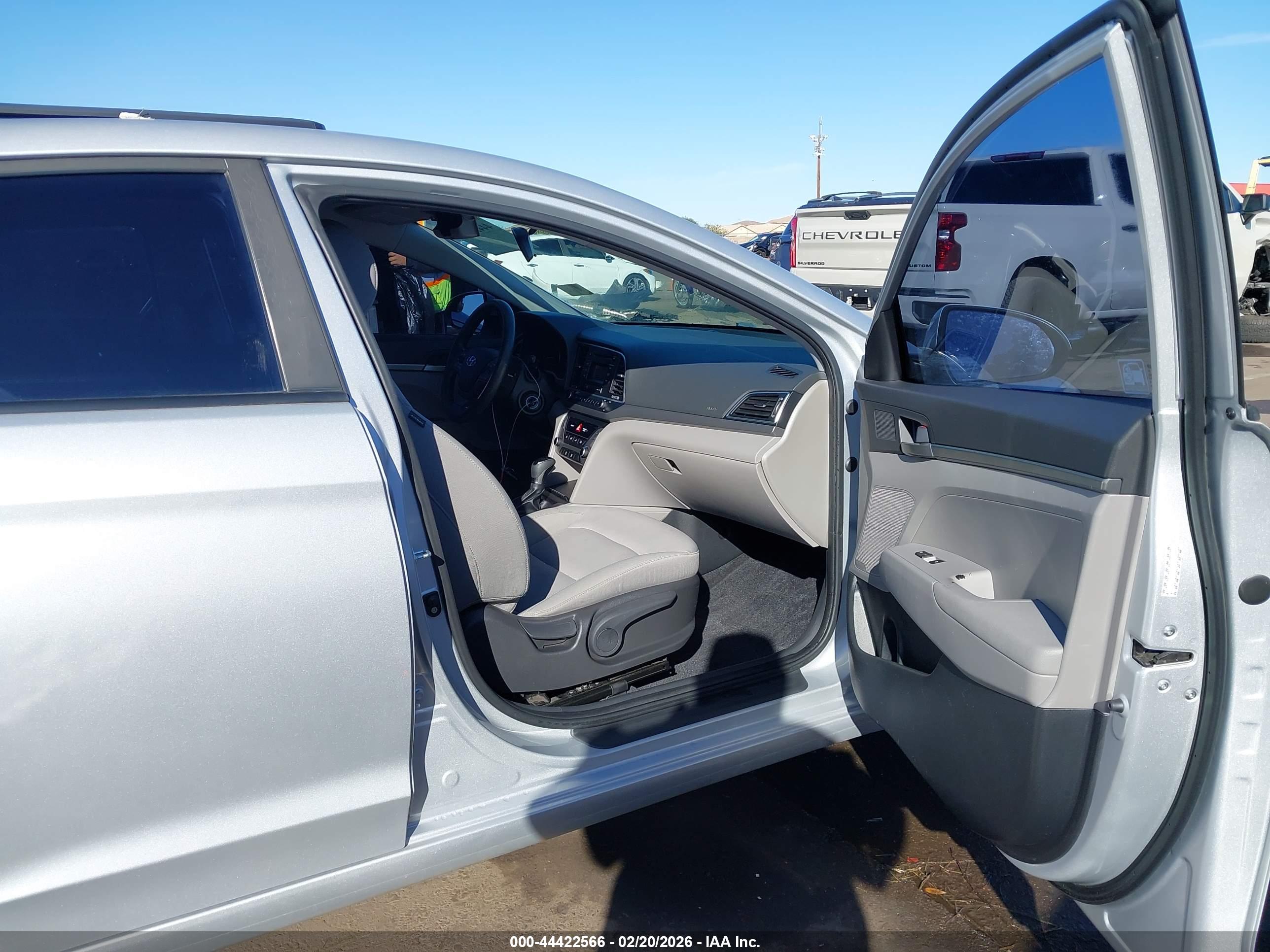 HYUNDAI ELANTRA image 5