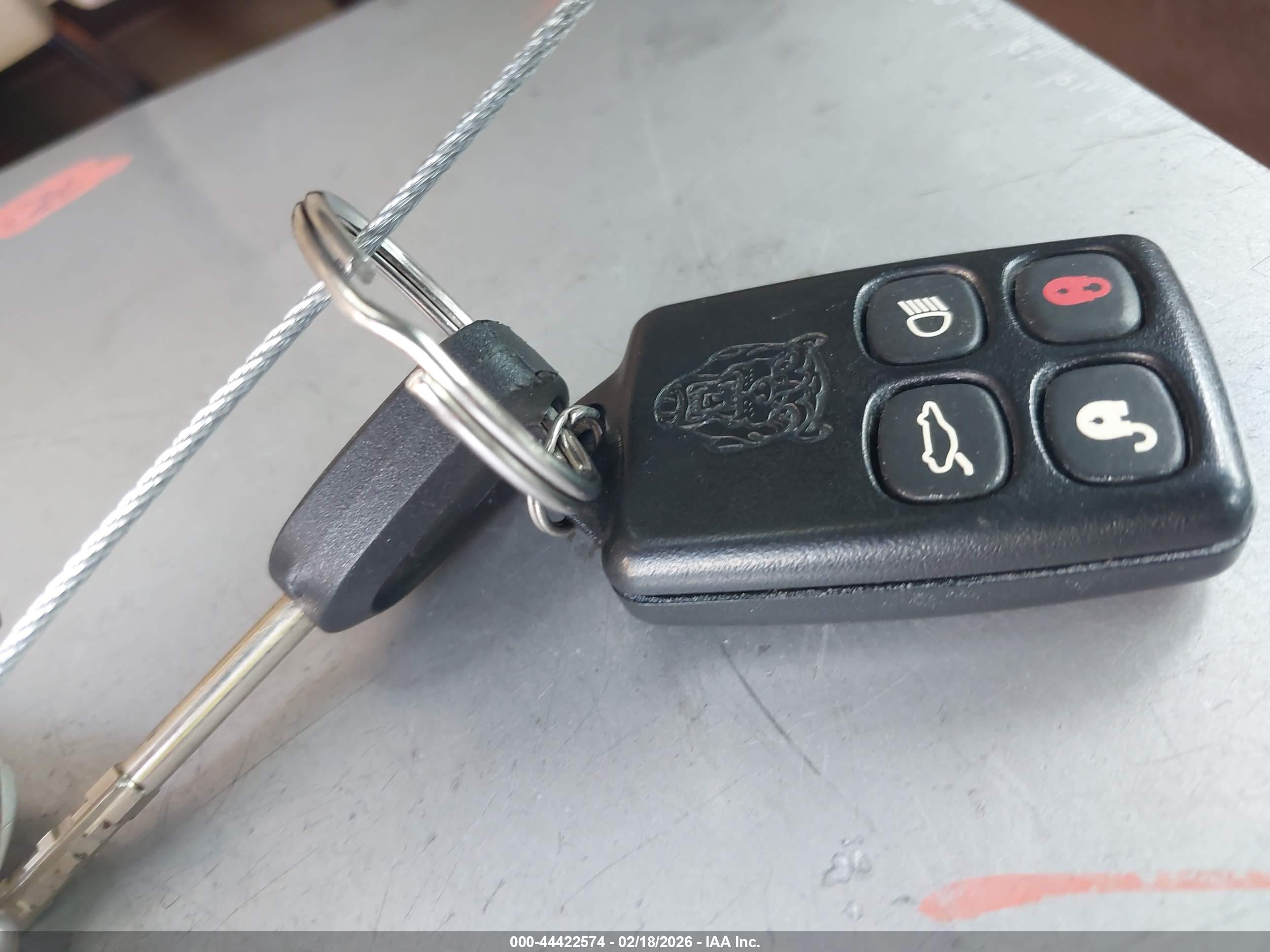 JAGUAR XK8 image 11