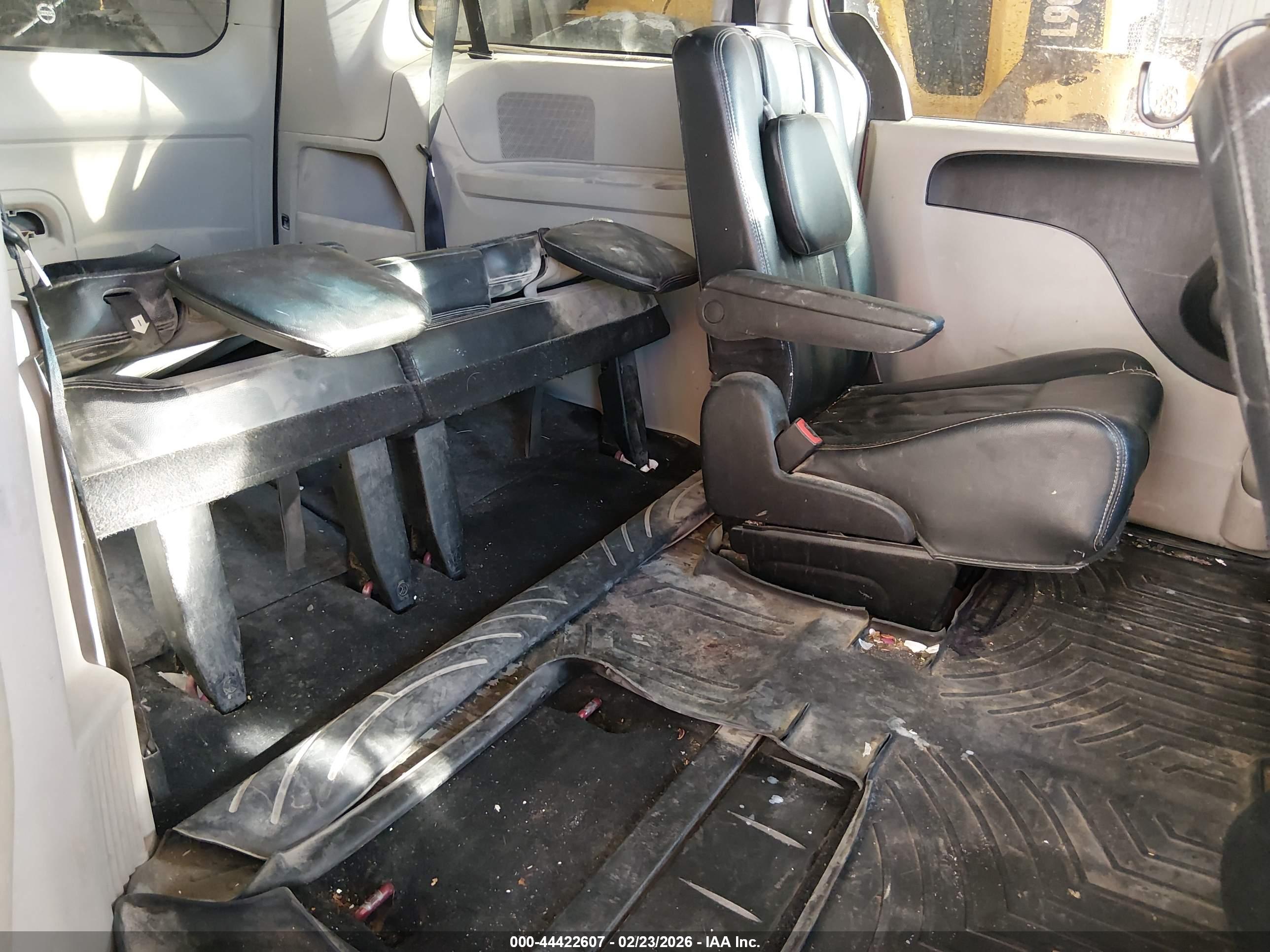 CHRYSLER TOWN image 8