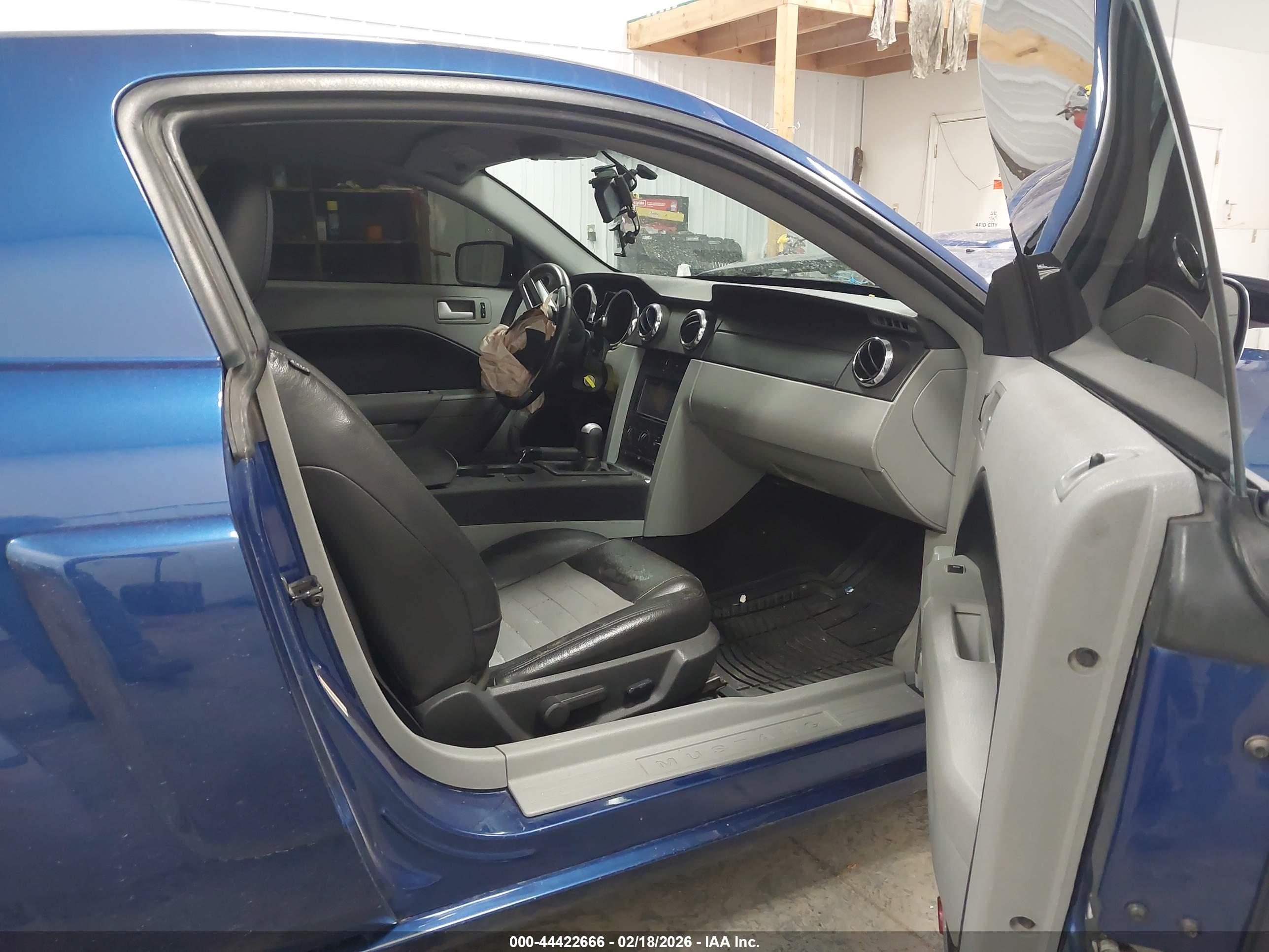 FORD MUSTANG image 5