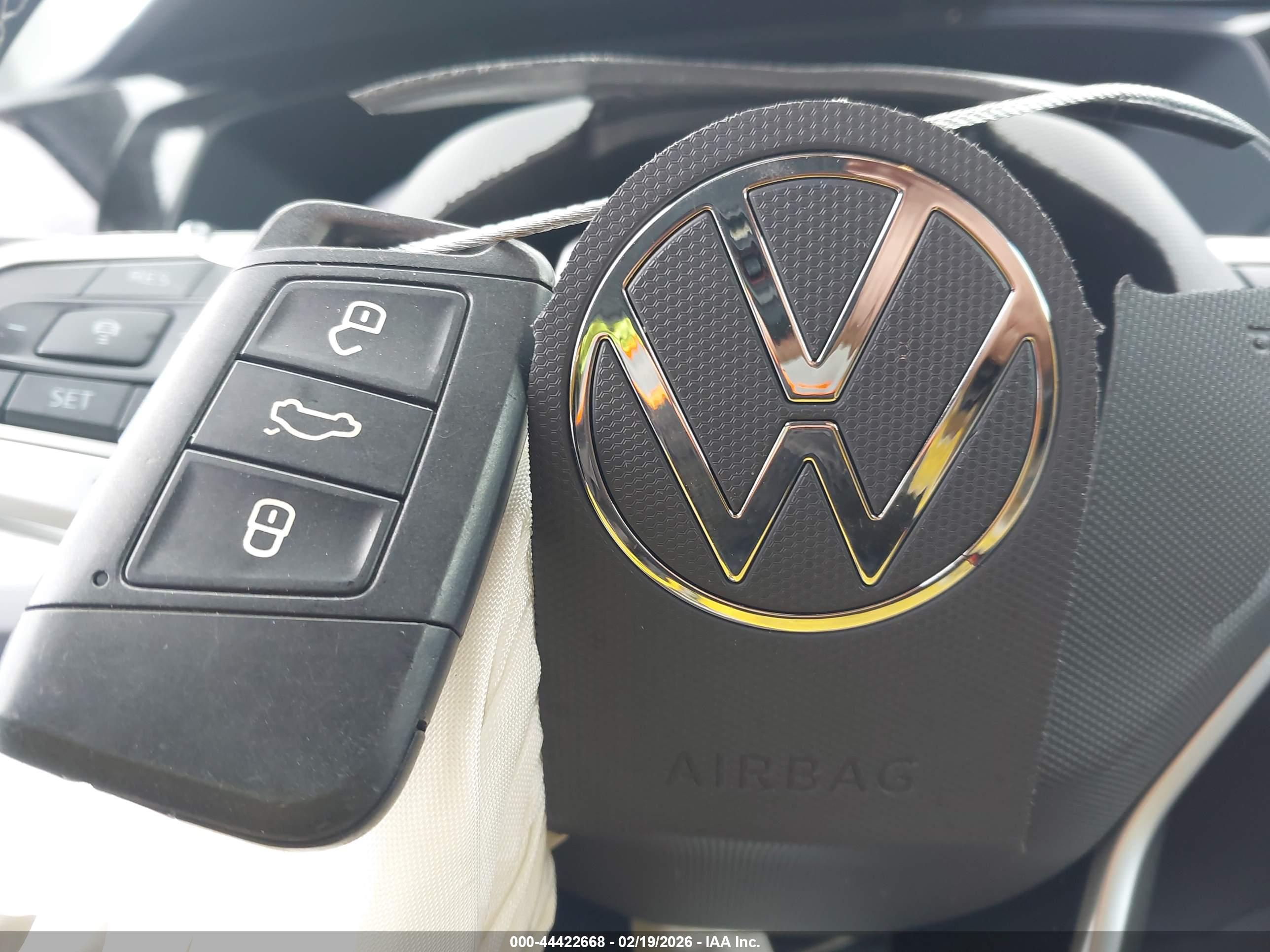 VOLKSWAGEN TAOS image 11