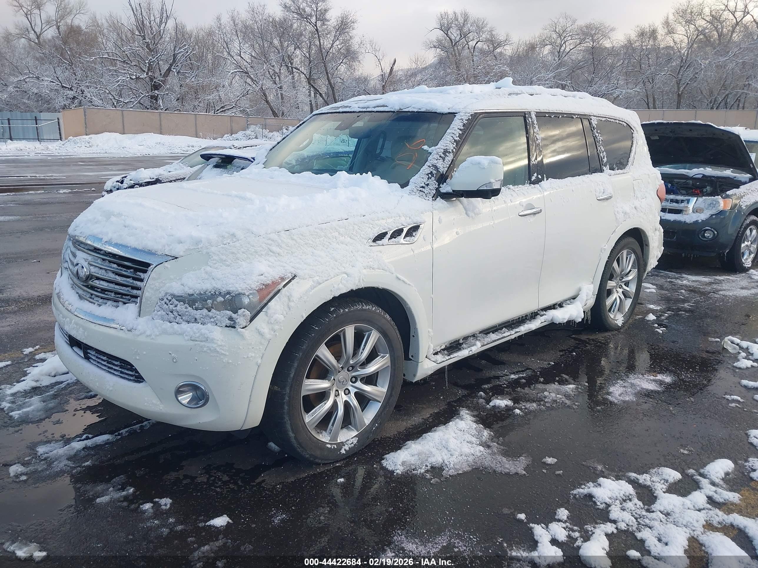 INFINITI QX56 image 2