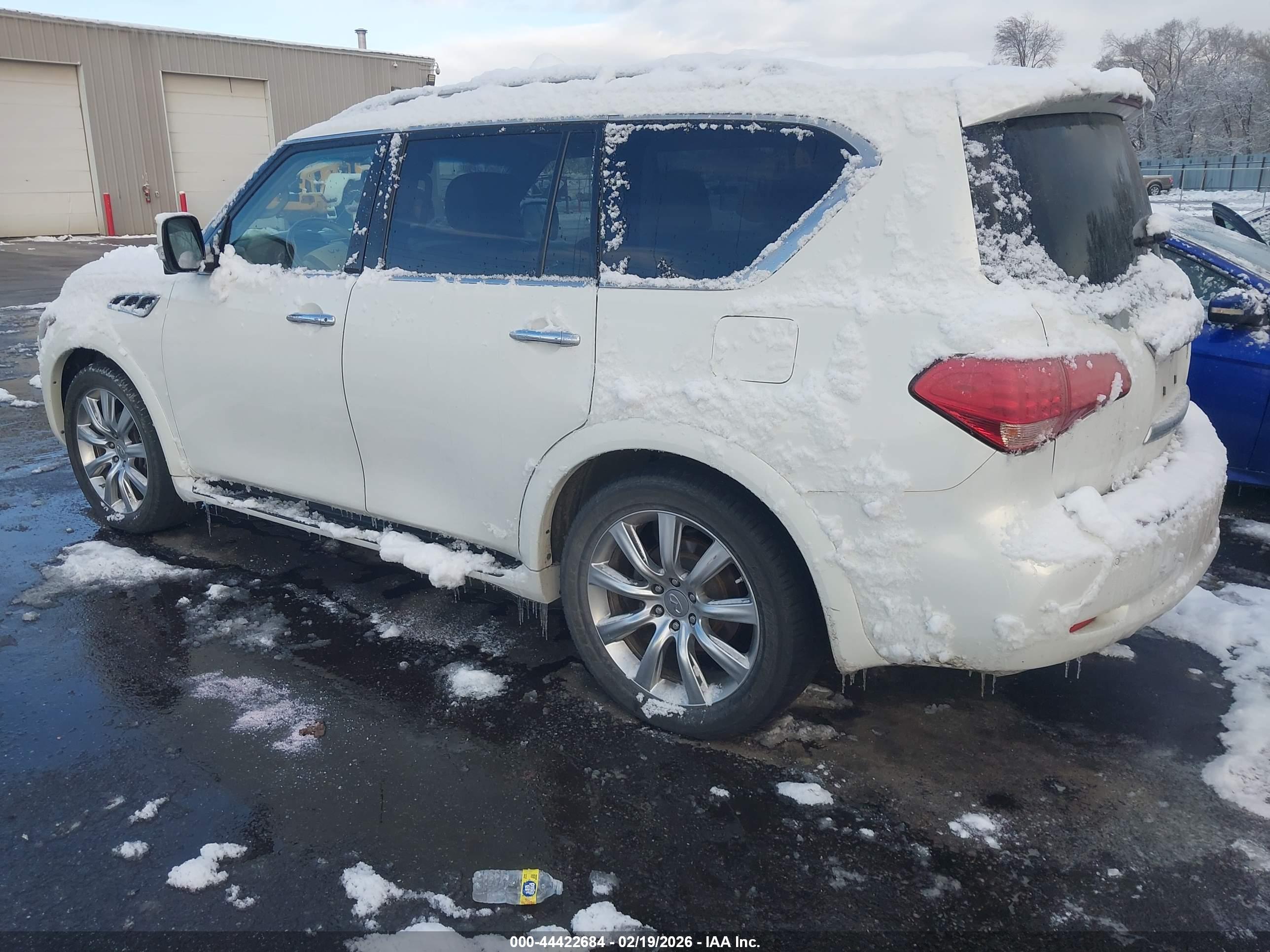INFINITI QX56 image 3