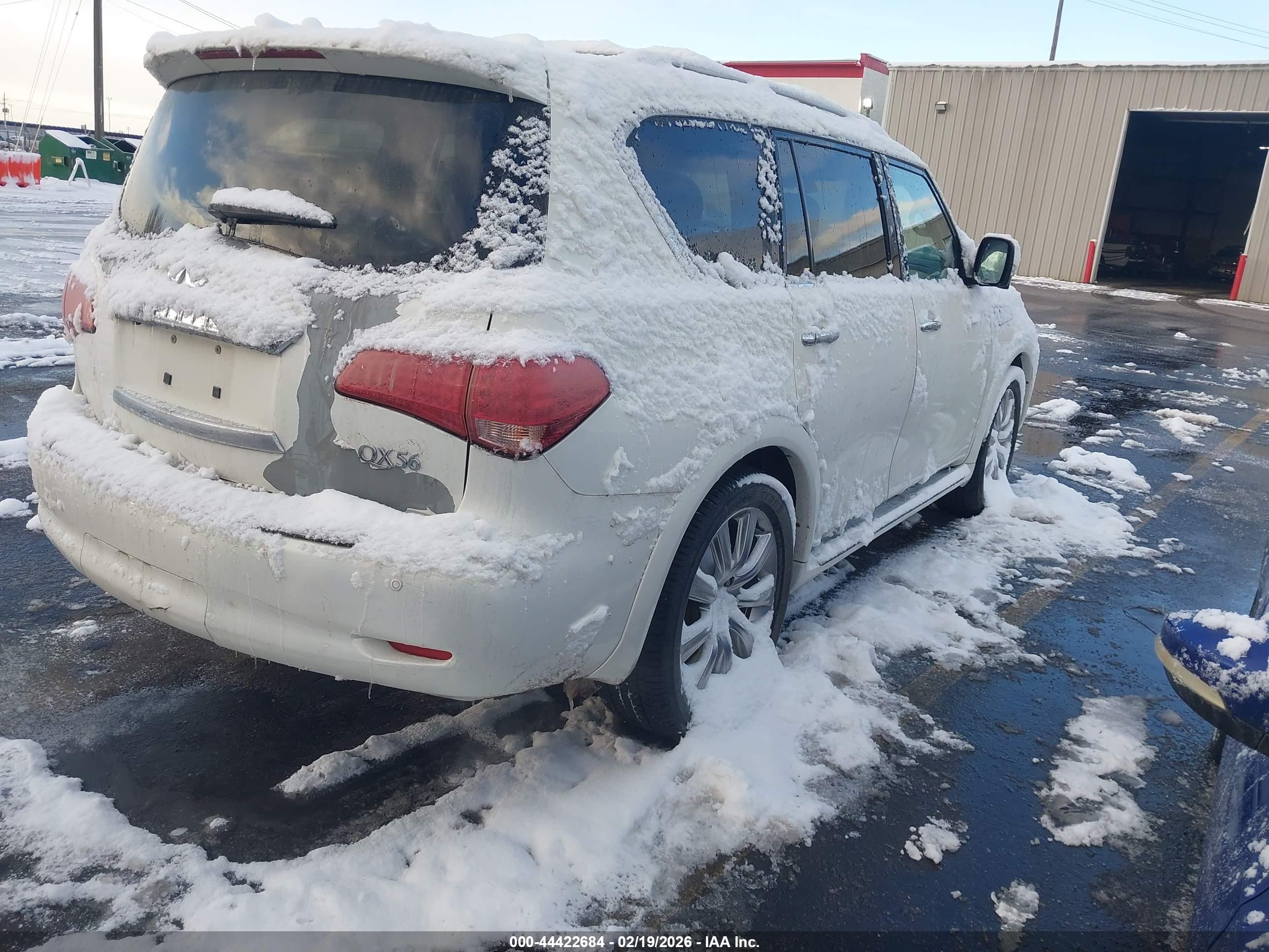 INFINITI QX56 image 4