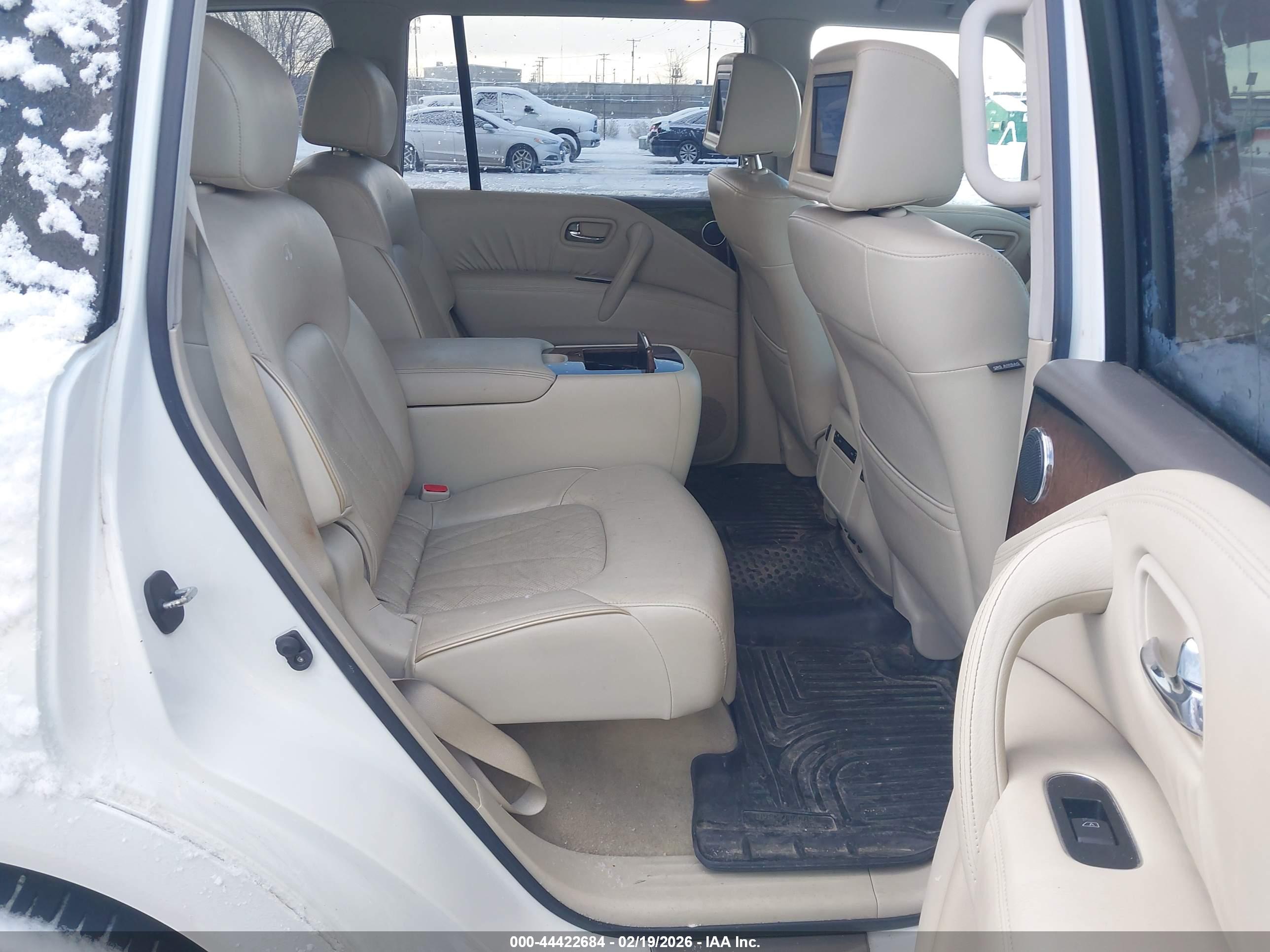 INFINITI QX56 image 8