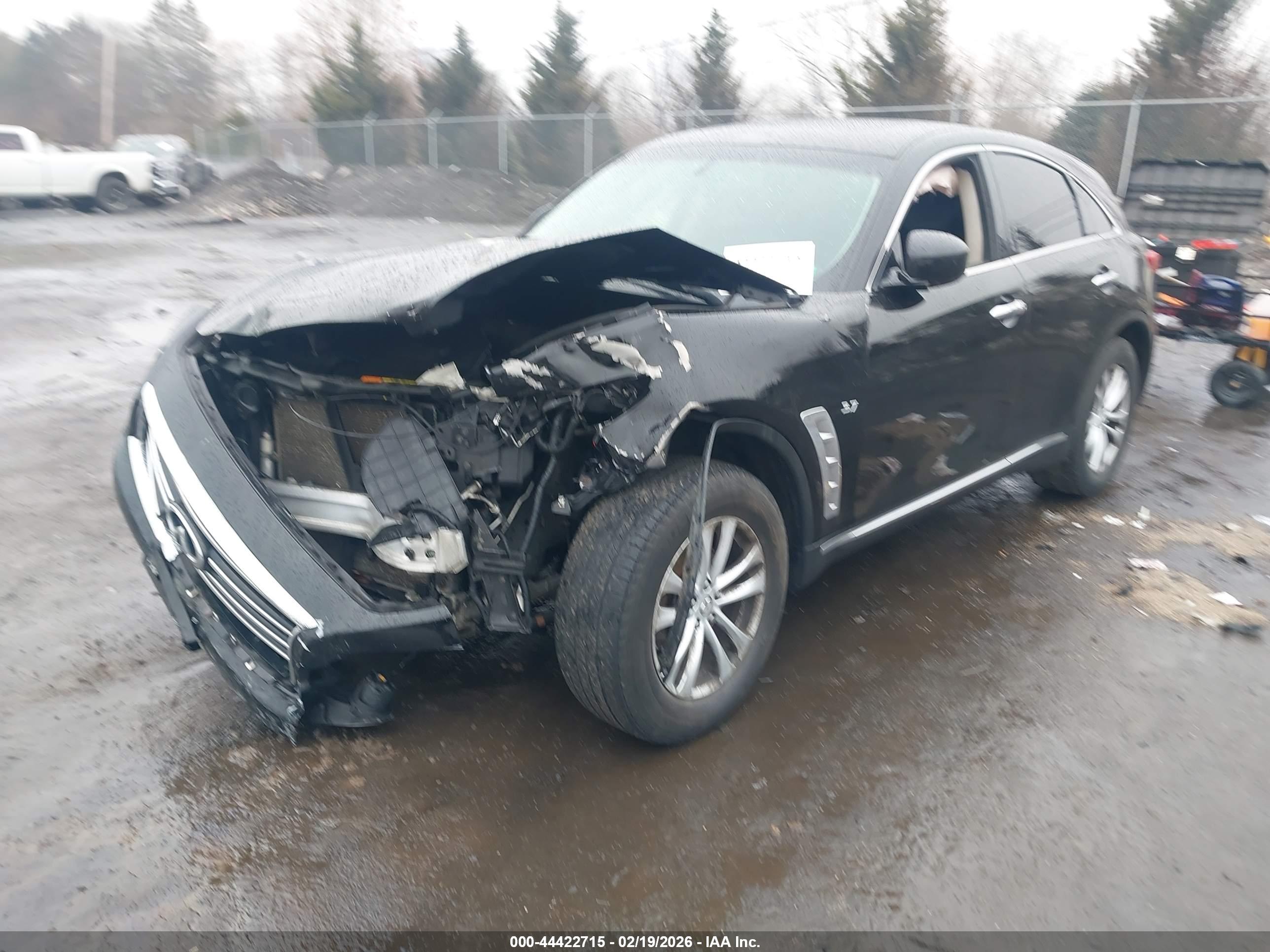 INFINITI QX70 image 2