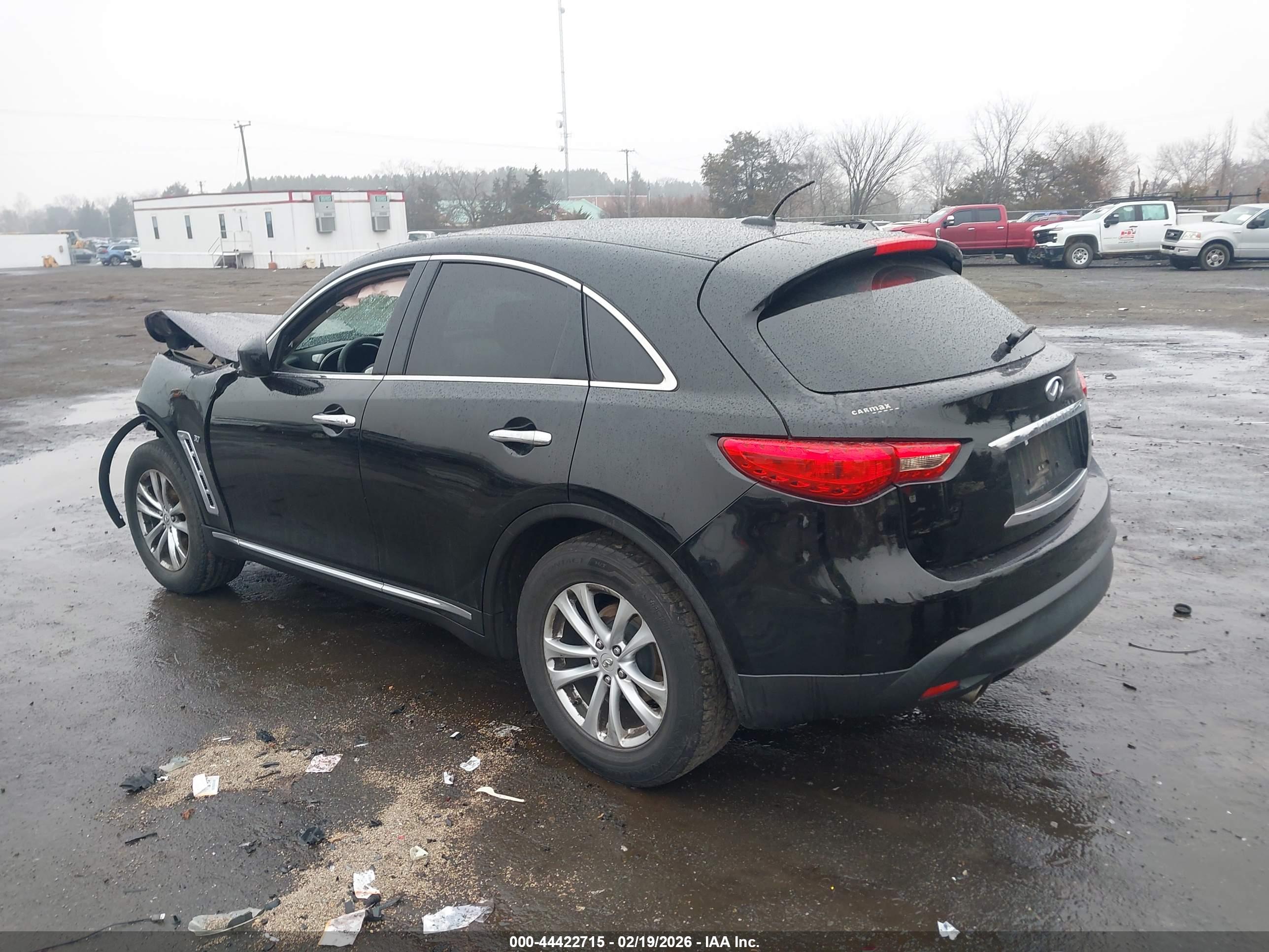 INFINITI QX70 image 3