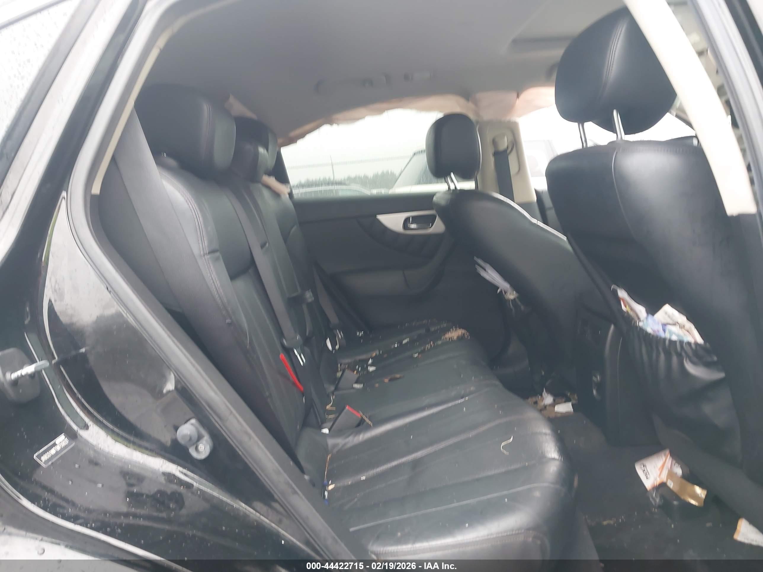 INFINITI QX70 image 8