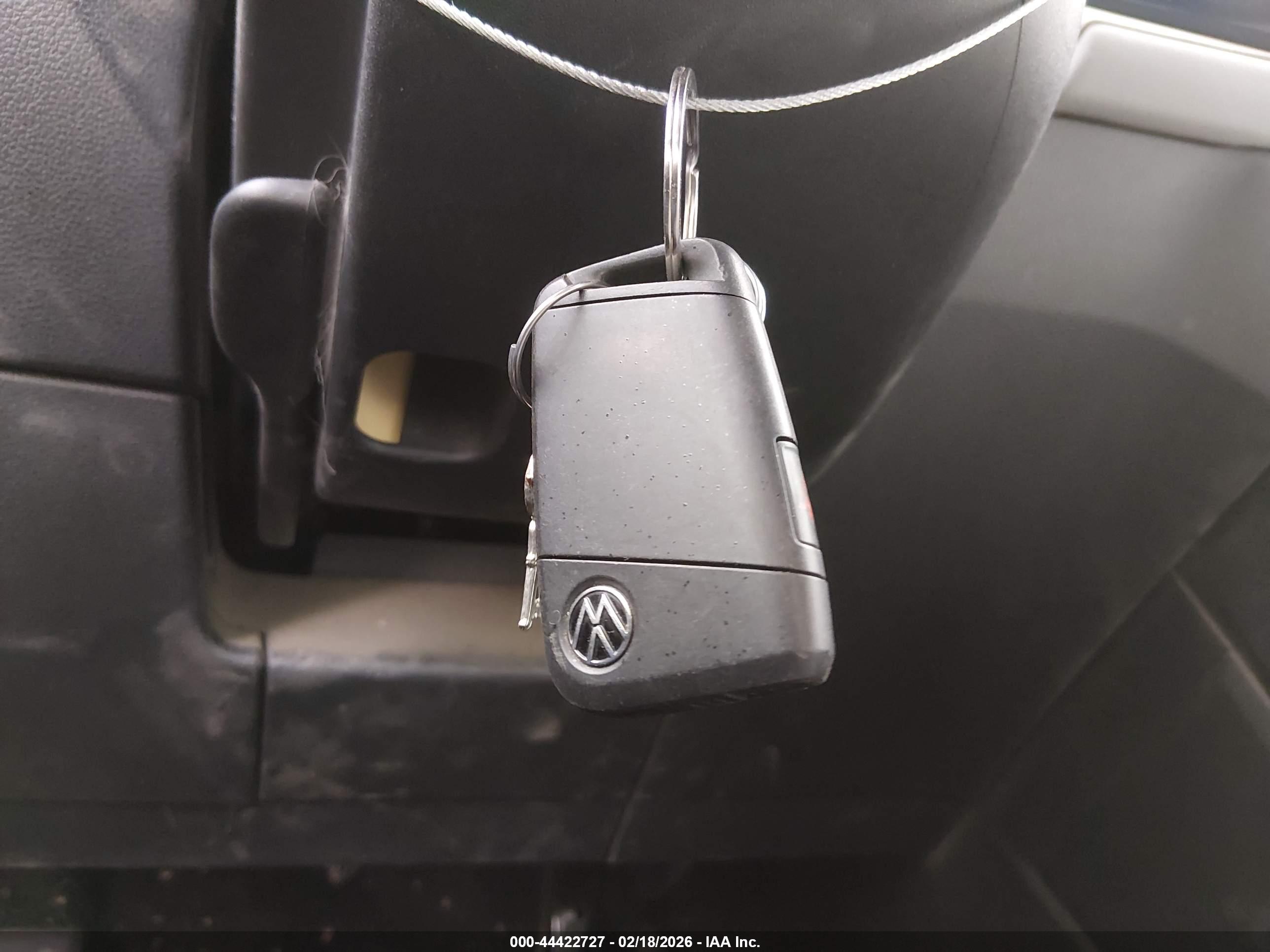 VOLKSWAGEN TAOS image 11