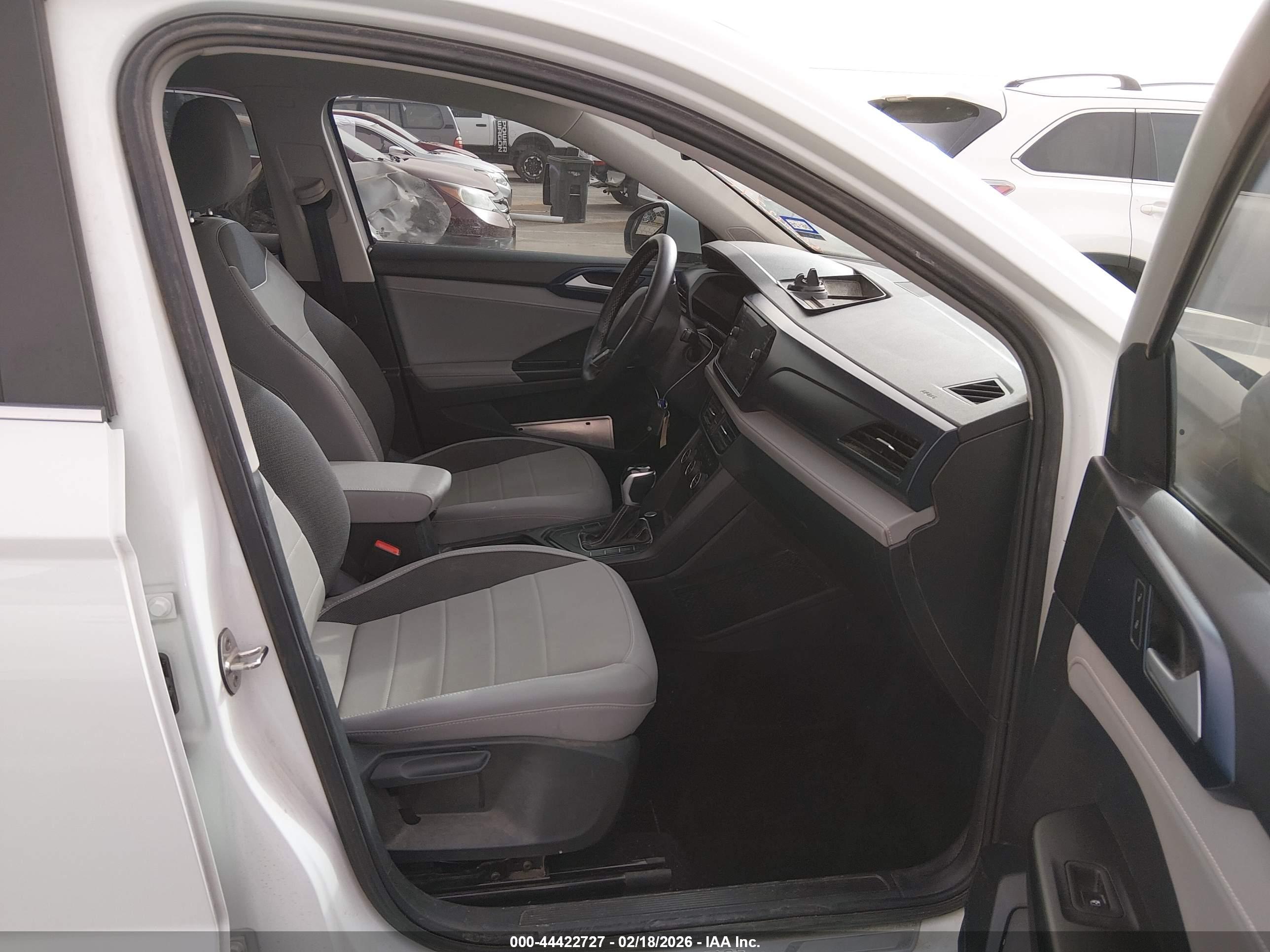VOLKSWAGEN TAOS image 5