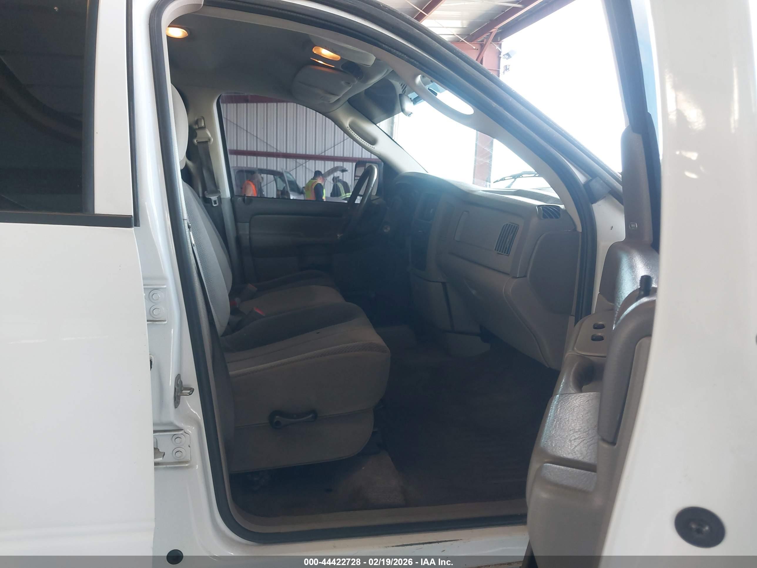DODGE RAM image 5