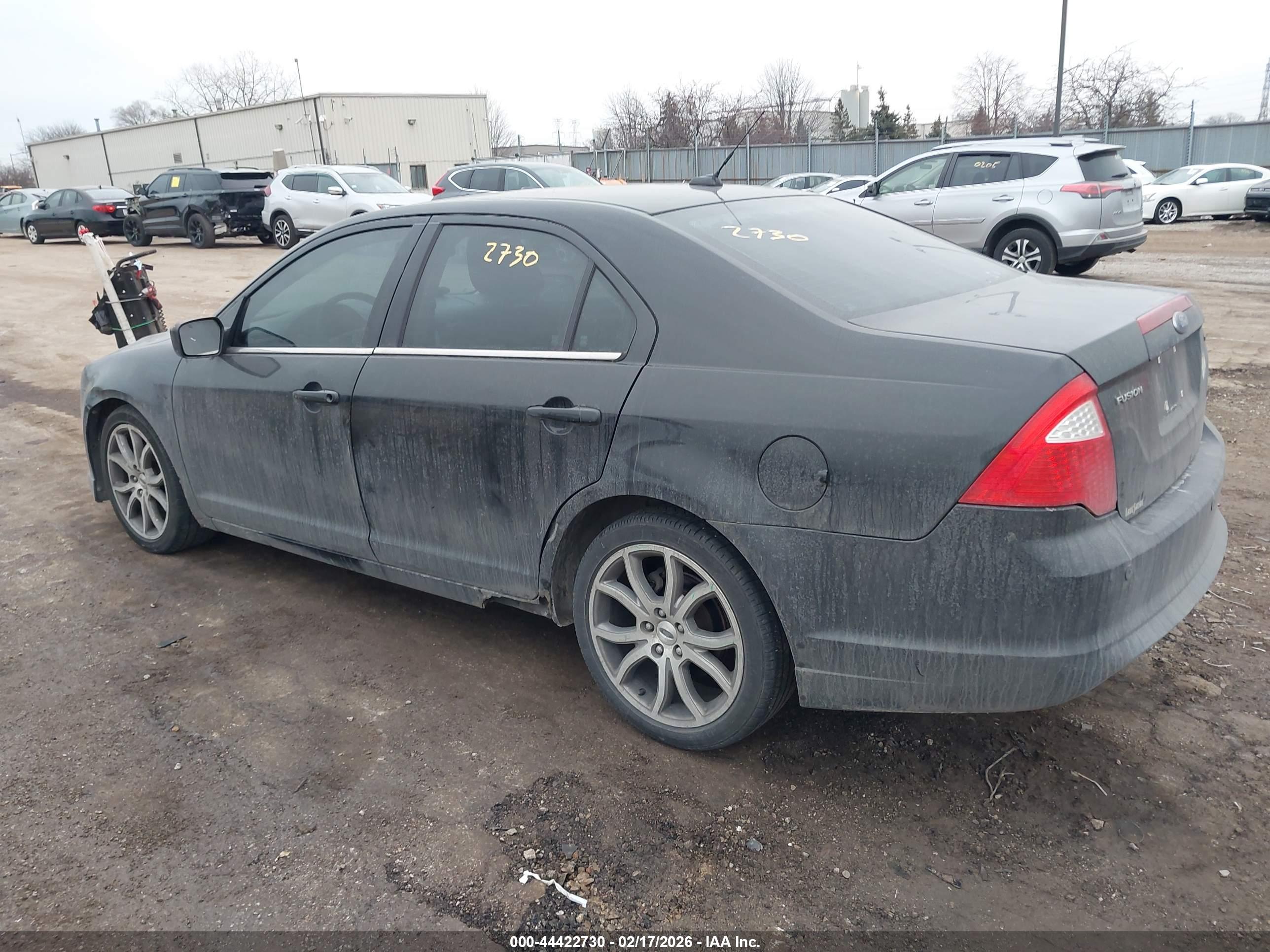 FORD FUSION image 3