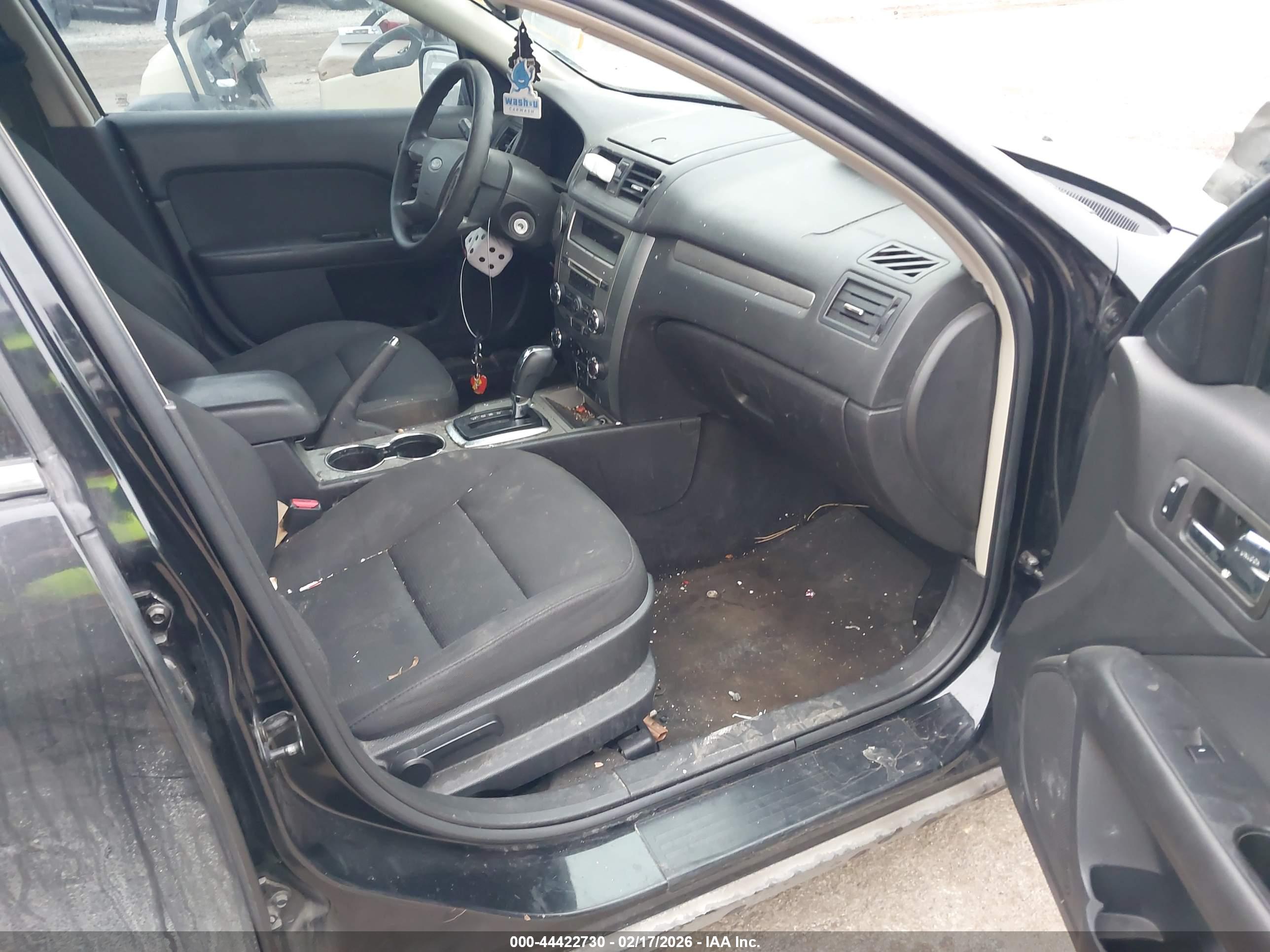 FORD FUSION image 5