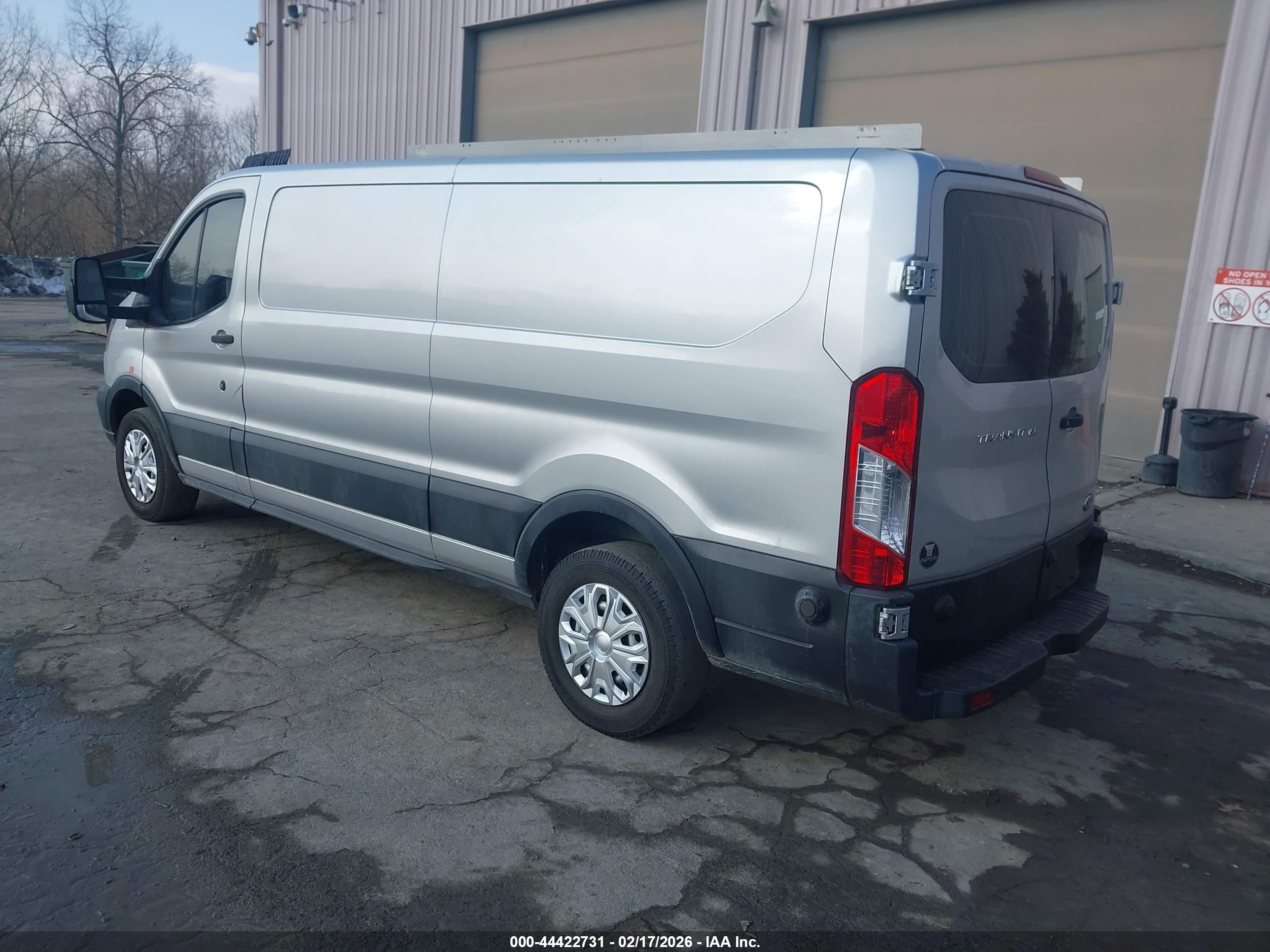 FORD TRANSIT-150 image 3