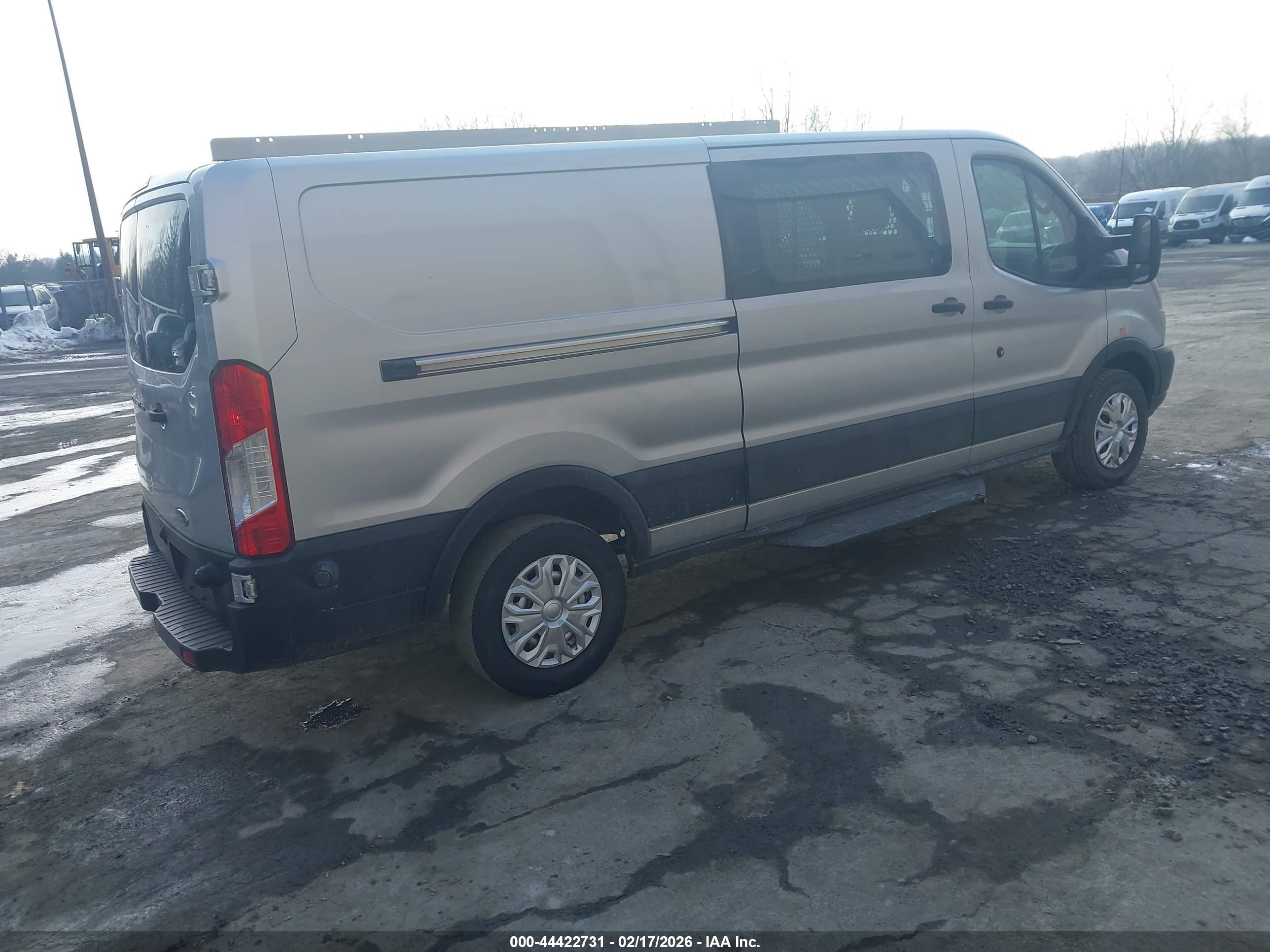 FORD TRANSIT-150 image 4