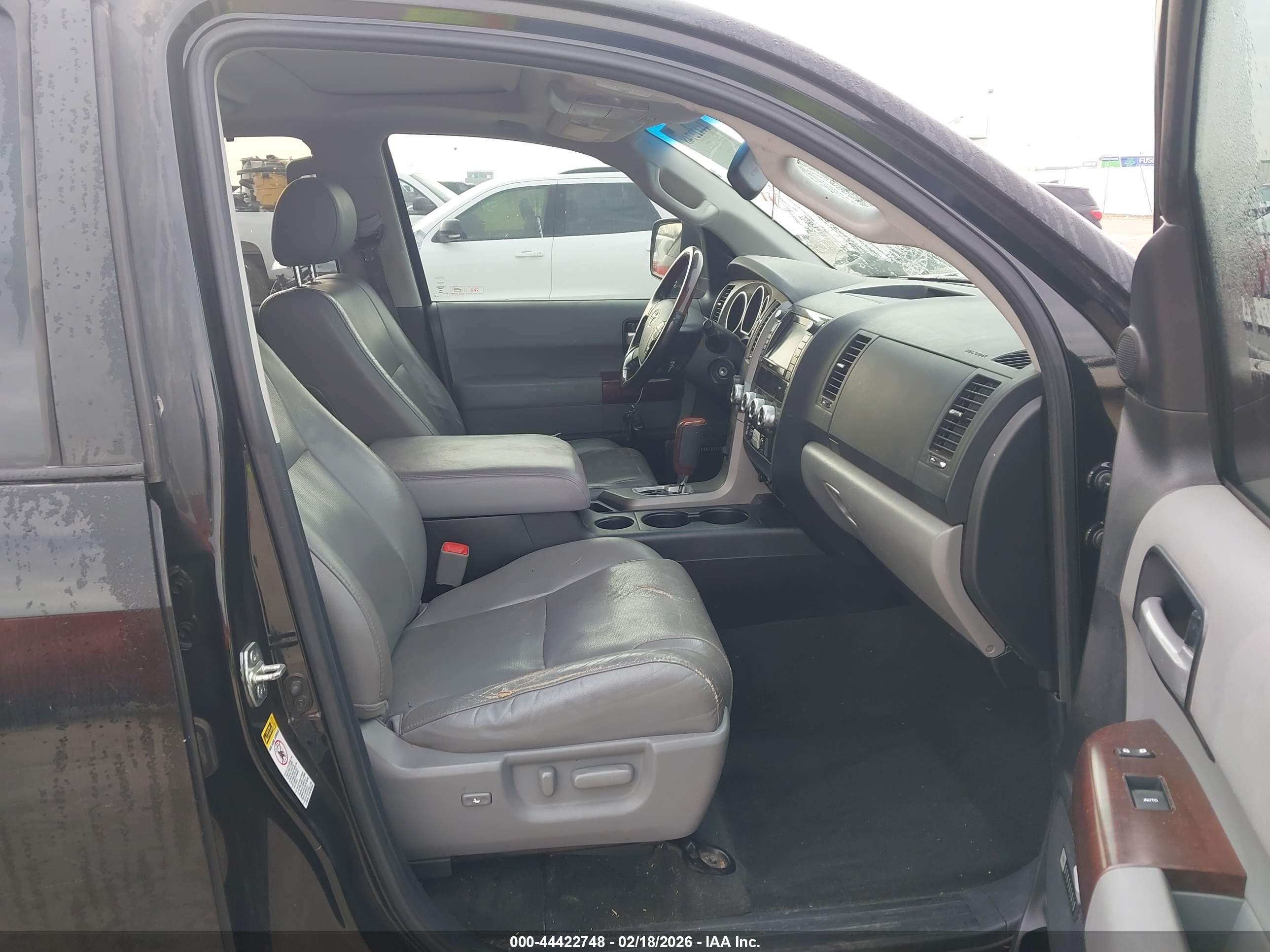 TOYOTA SEQUOIA image 5