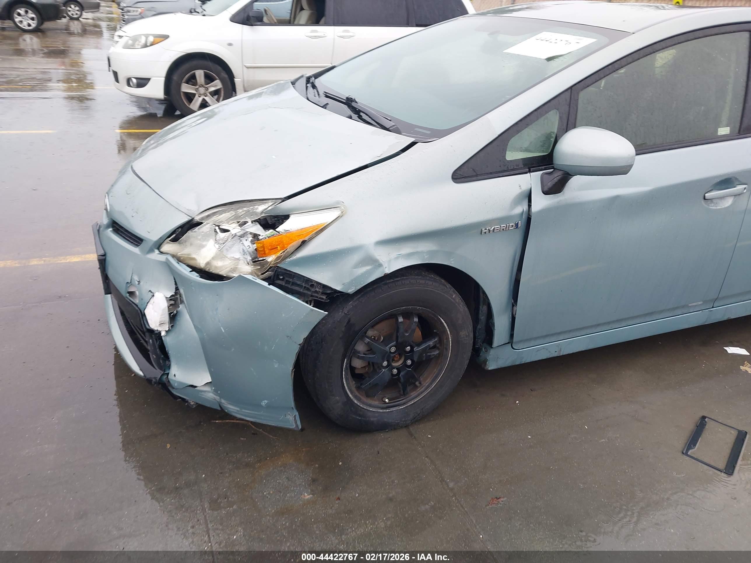 TOYOTA PRIUS image 6
