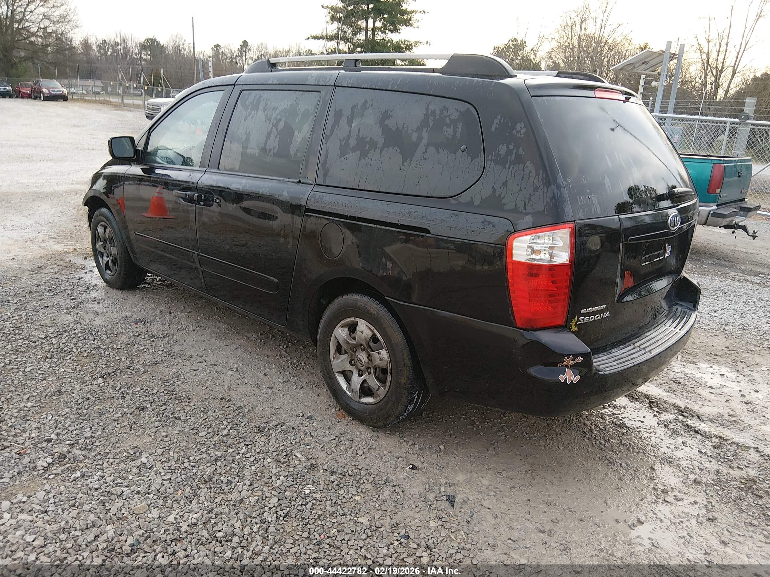 KIA SEDONA image 3