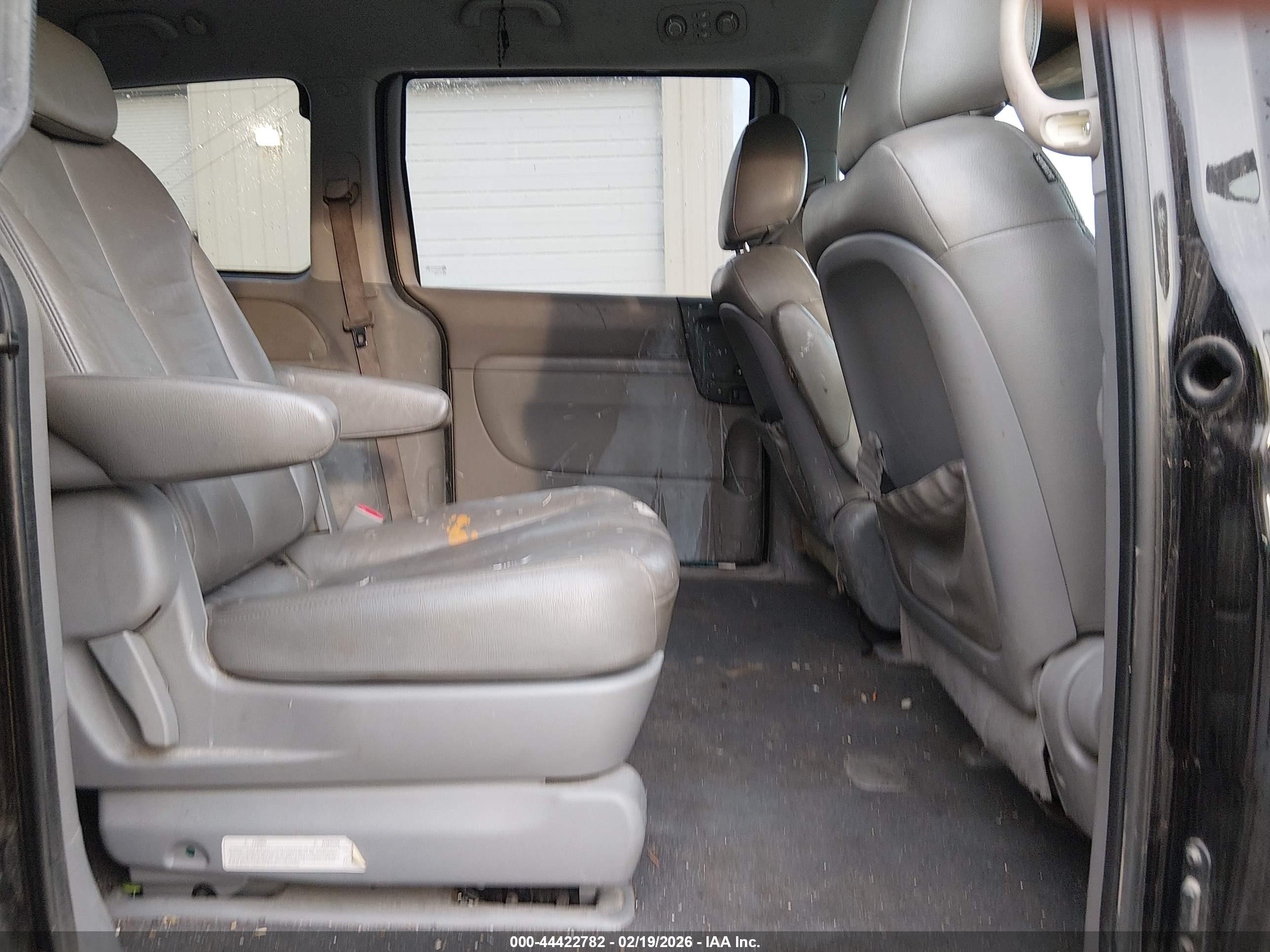 KIA SEDONA image 8