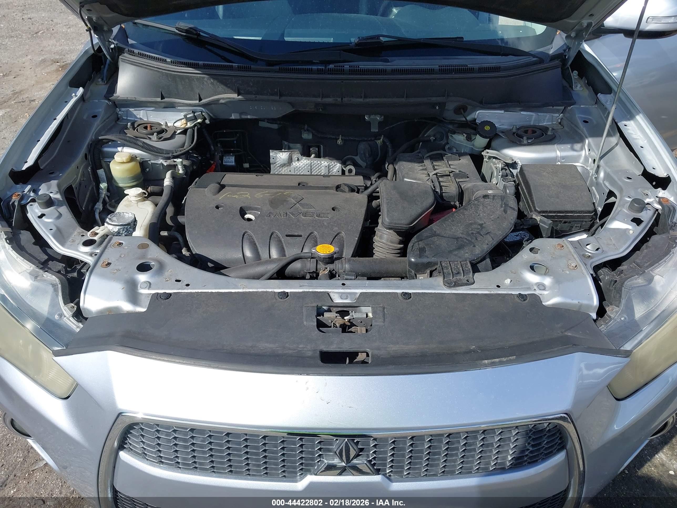 MITSUBISHI OUTLANDER image 10