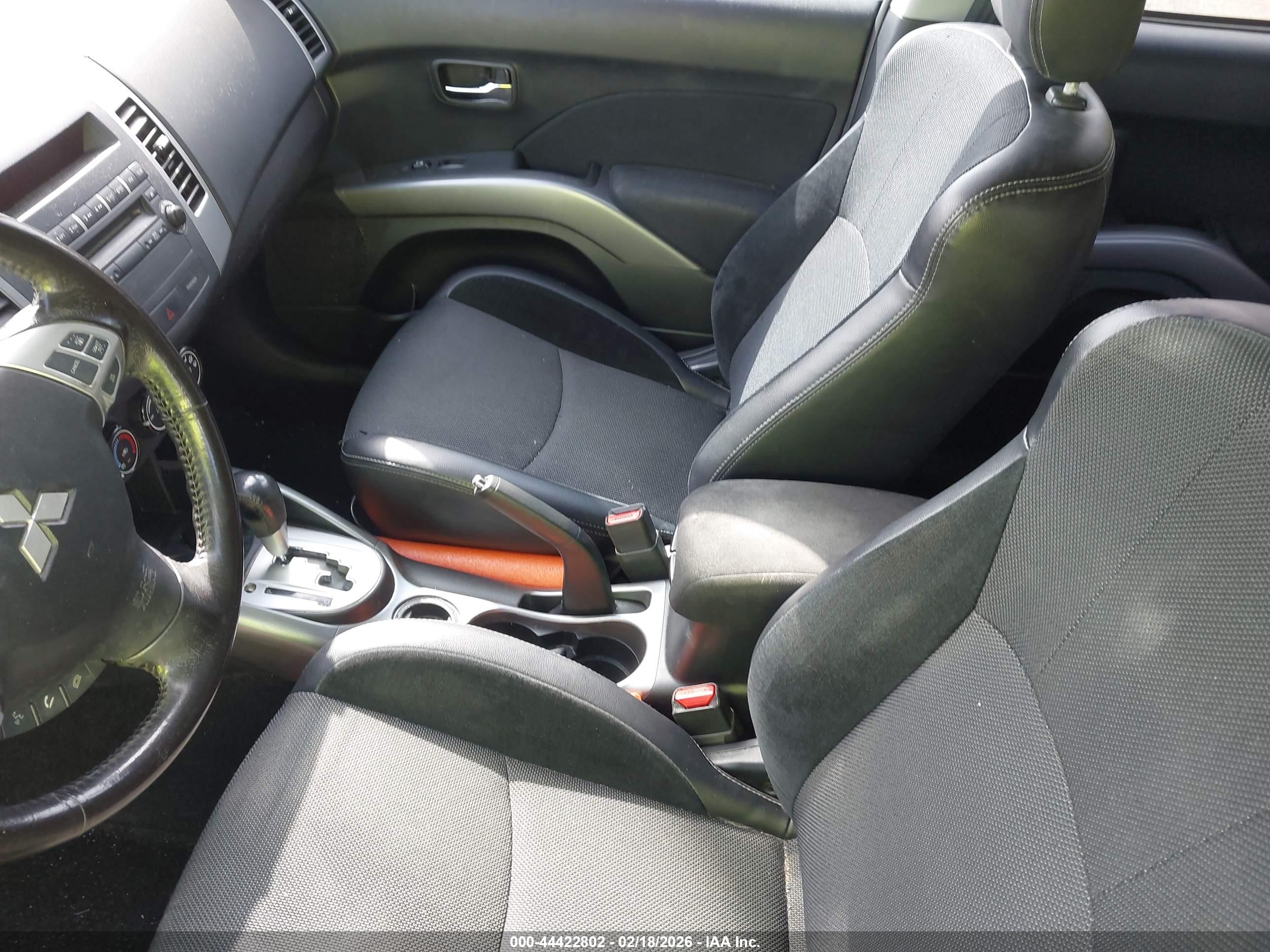 MITSUBISHI OUTLANDER image 5