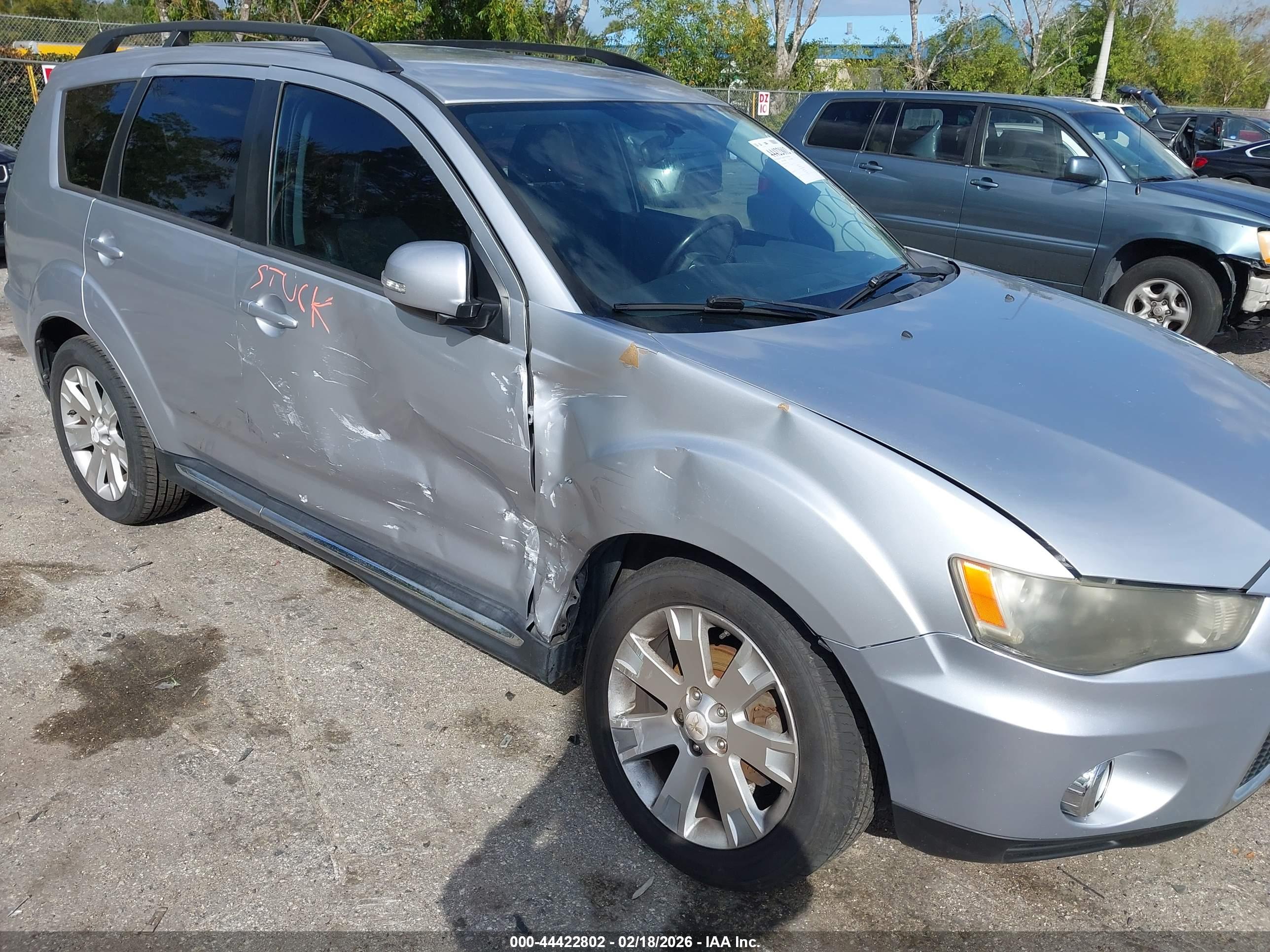 MITSUBISHI OUTLANDER image 6